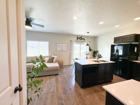 Tiny photo for 672 N 2560 E, Spanish Fork, UT 84660 (MLS # 2141821)