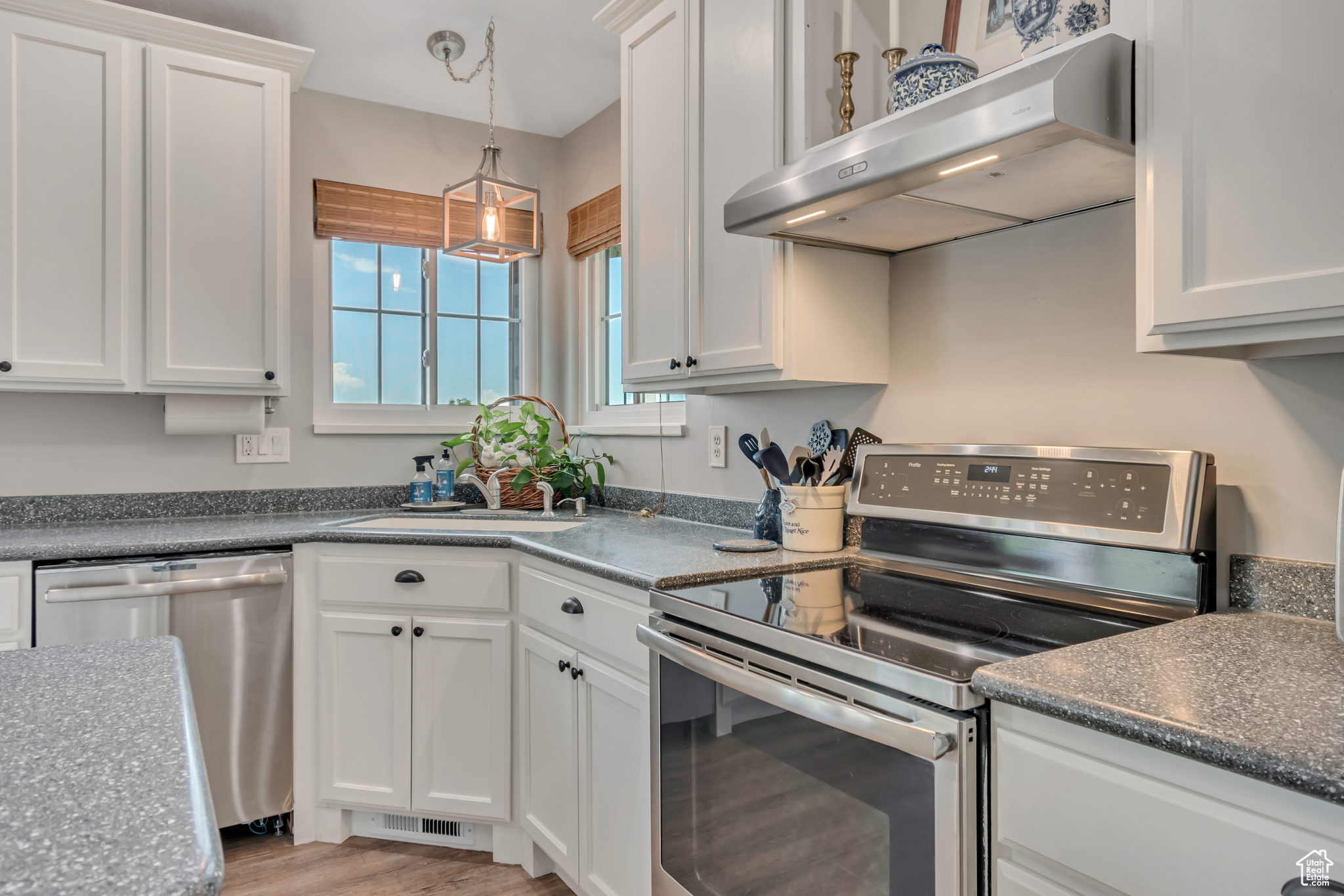 5718 W Silver Rose Cir, Herriman, Utah image 14