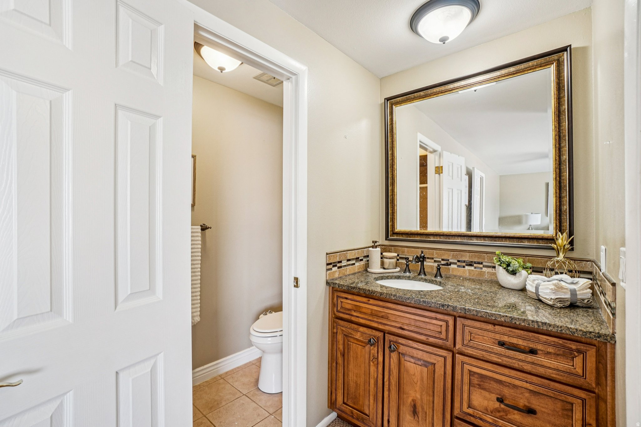 COUNTRY HILLS MANOR - Residential