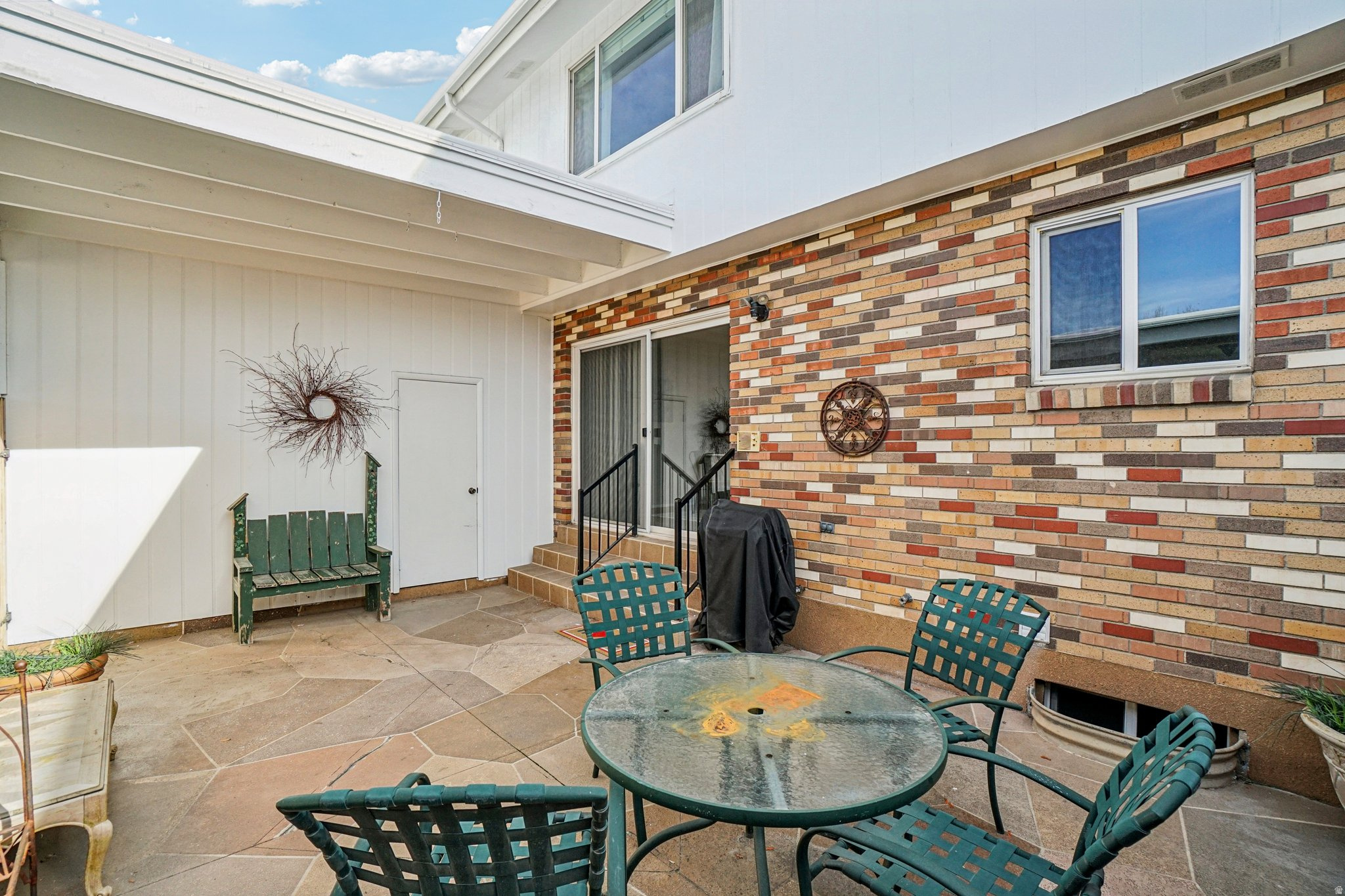 COUNTRY HILLS MANOR - Residential