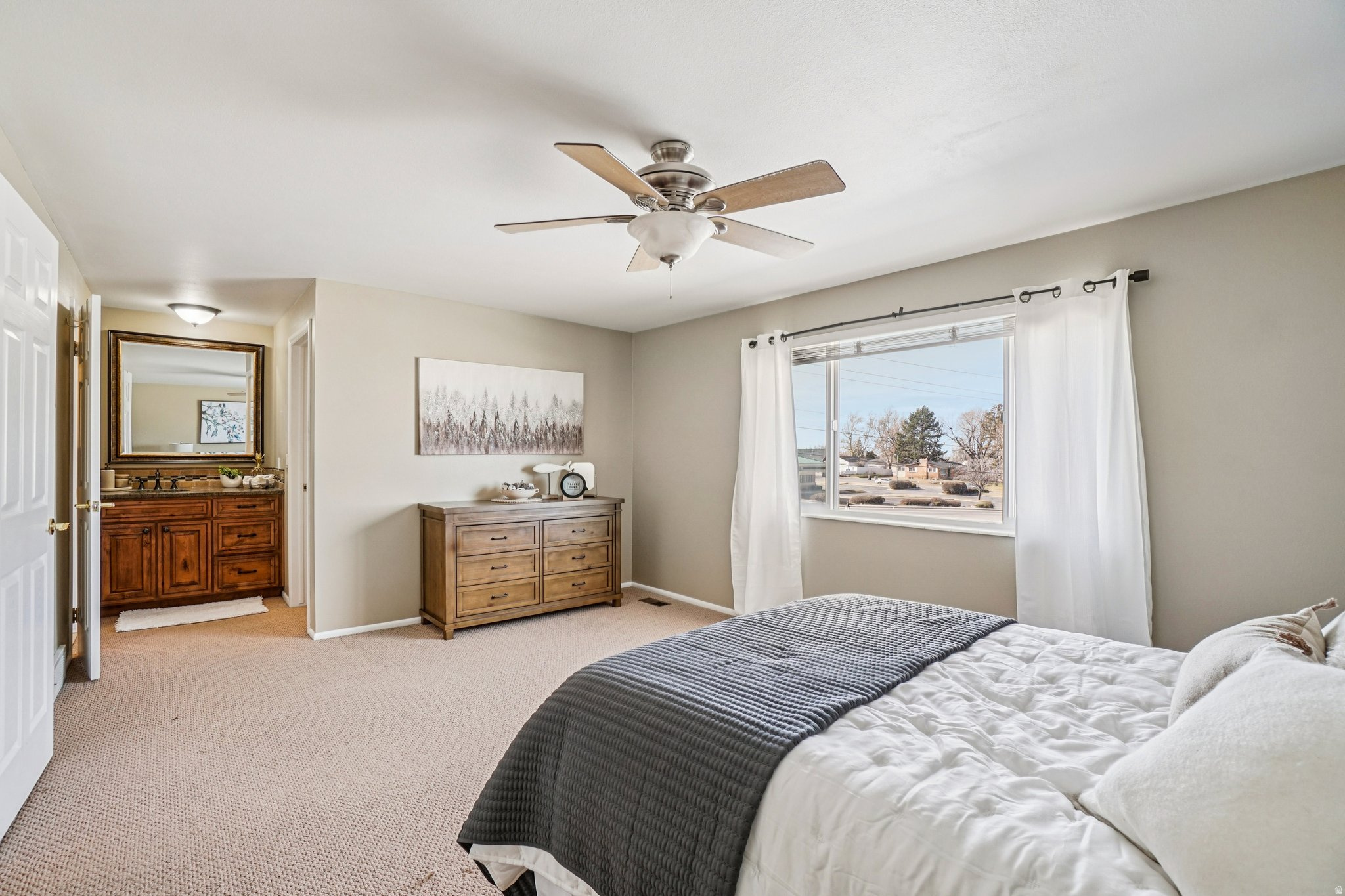 COUNTRY HILLS MANOR - Residential