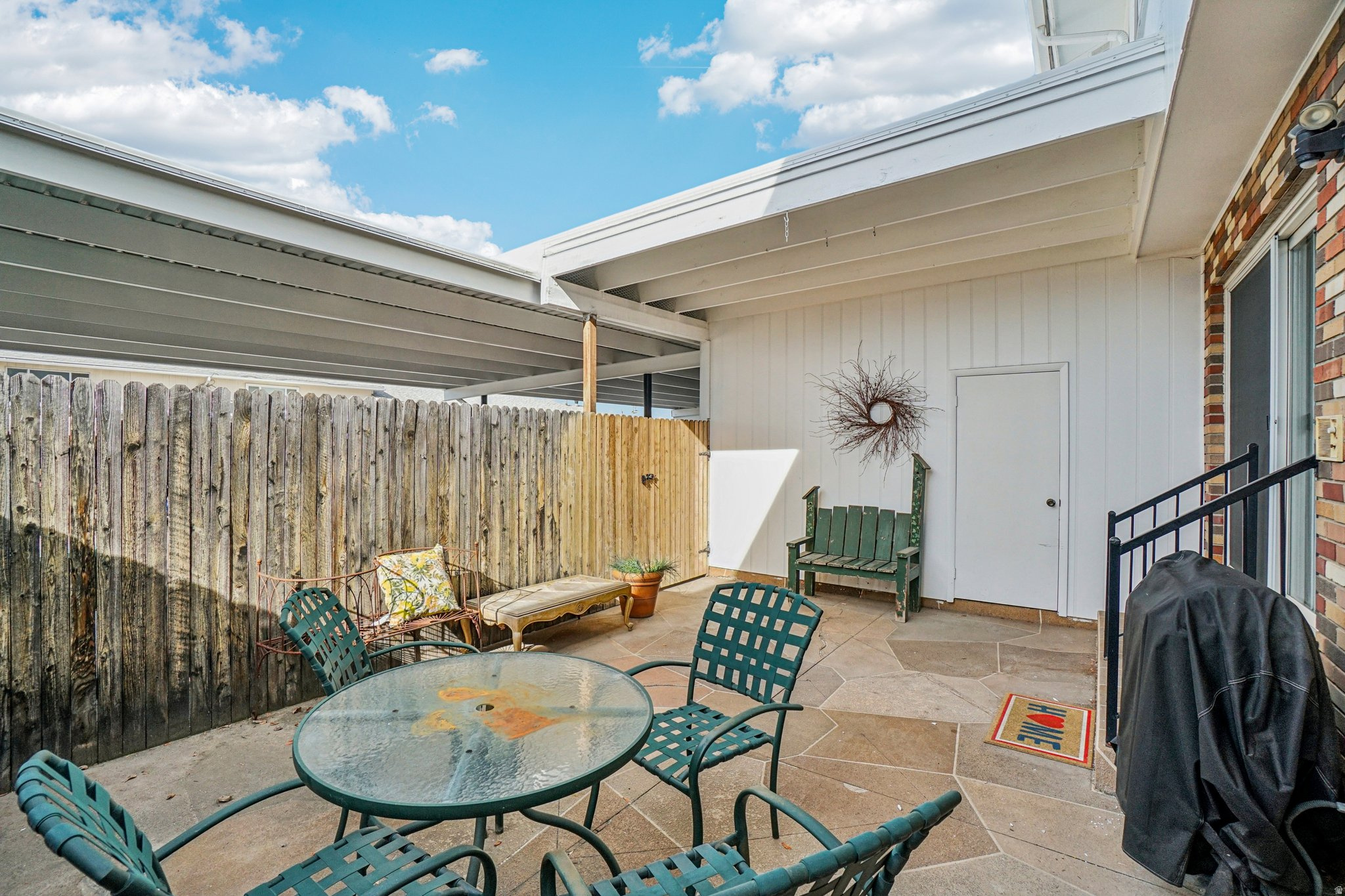 COUNTRY HILLS MANOR - Residential