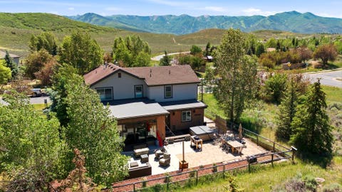 Homes For Sale - 1073 Foxcrest Dr<br/> Park City, UT 84098