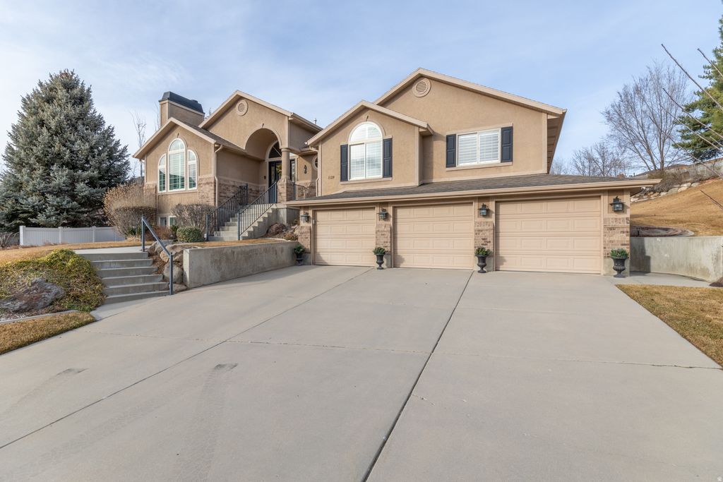 Photo of 1129 E SANDERS RD, Sandy, UT 84094 (MLS # 2139340)
