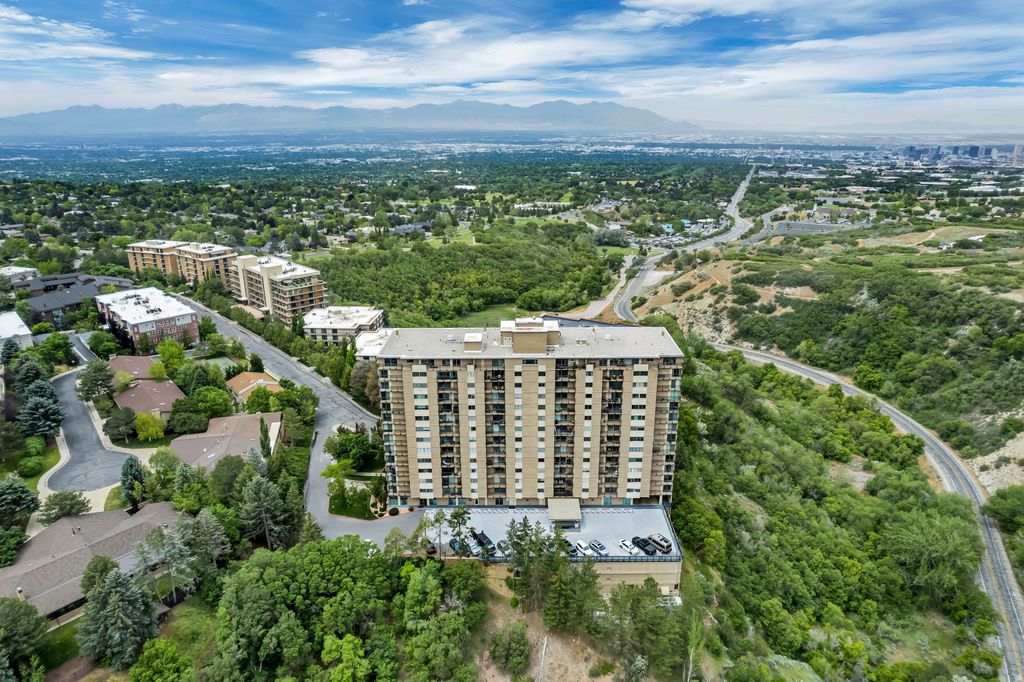 Photo of 875 S DONNER WAY #1401, Salt Lake City, UT 84108 (MLS # 2165327)