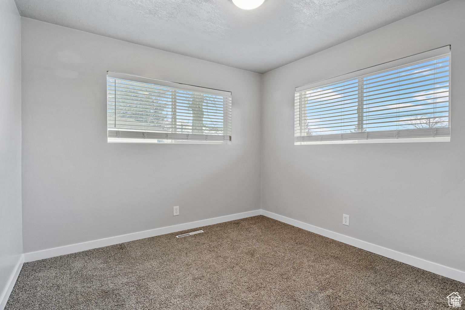 VU-MONT - Residential Income