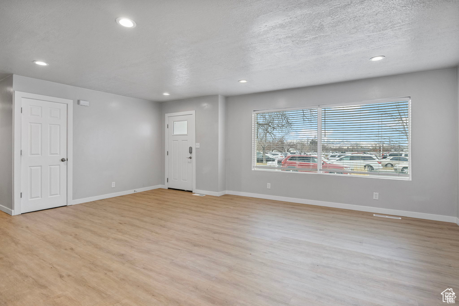 VU-MONT - Residential Income