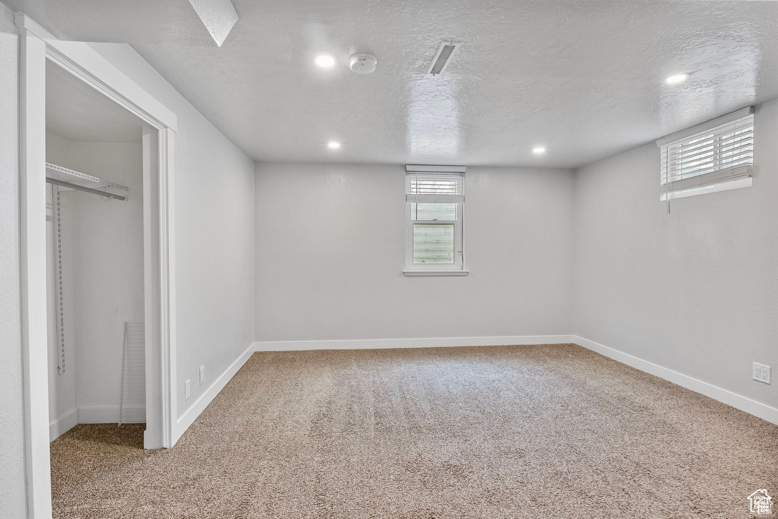 VU-MONT - Residential Income