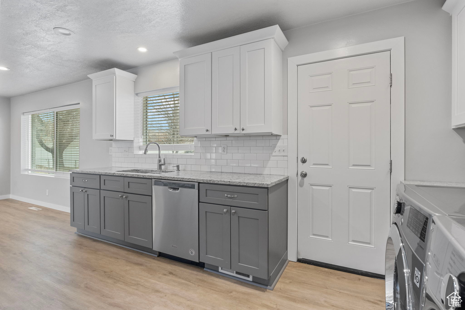 VU-MONT - Residential Income