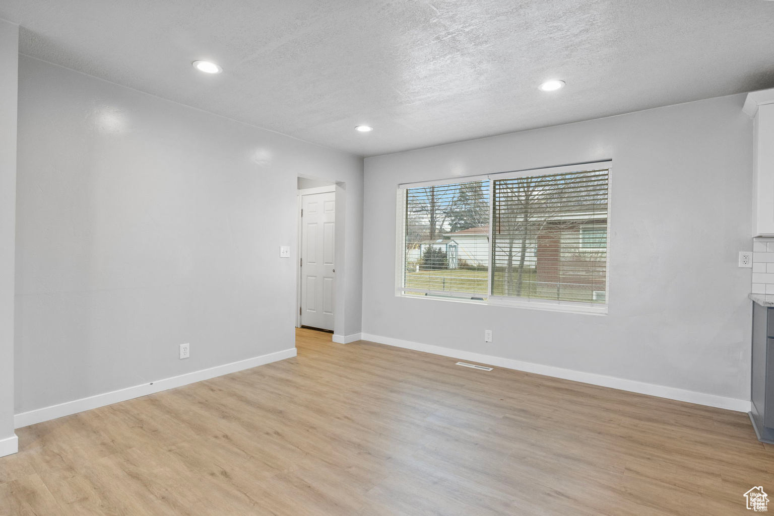 VU-MONT - Residential Income