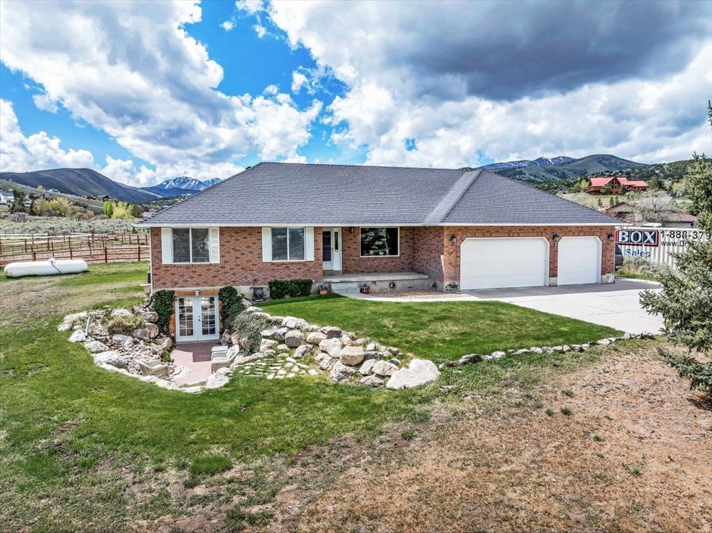 Photo of 7349 ROSE CREEK LN, Herriman, UT 84096 (MLS # 2150687)