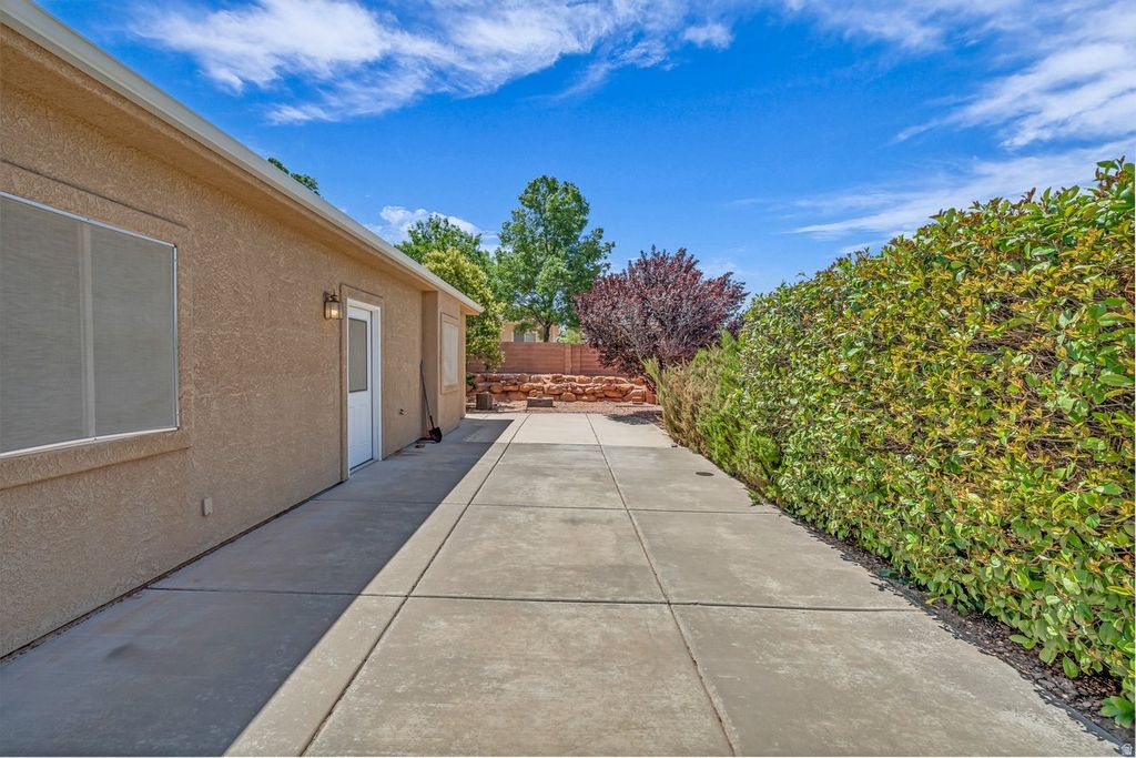 Photo of 2669 W 570 N, Hurricane, UT 84737 (MLS # 2124836)