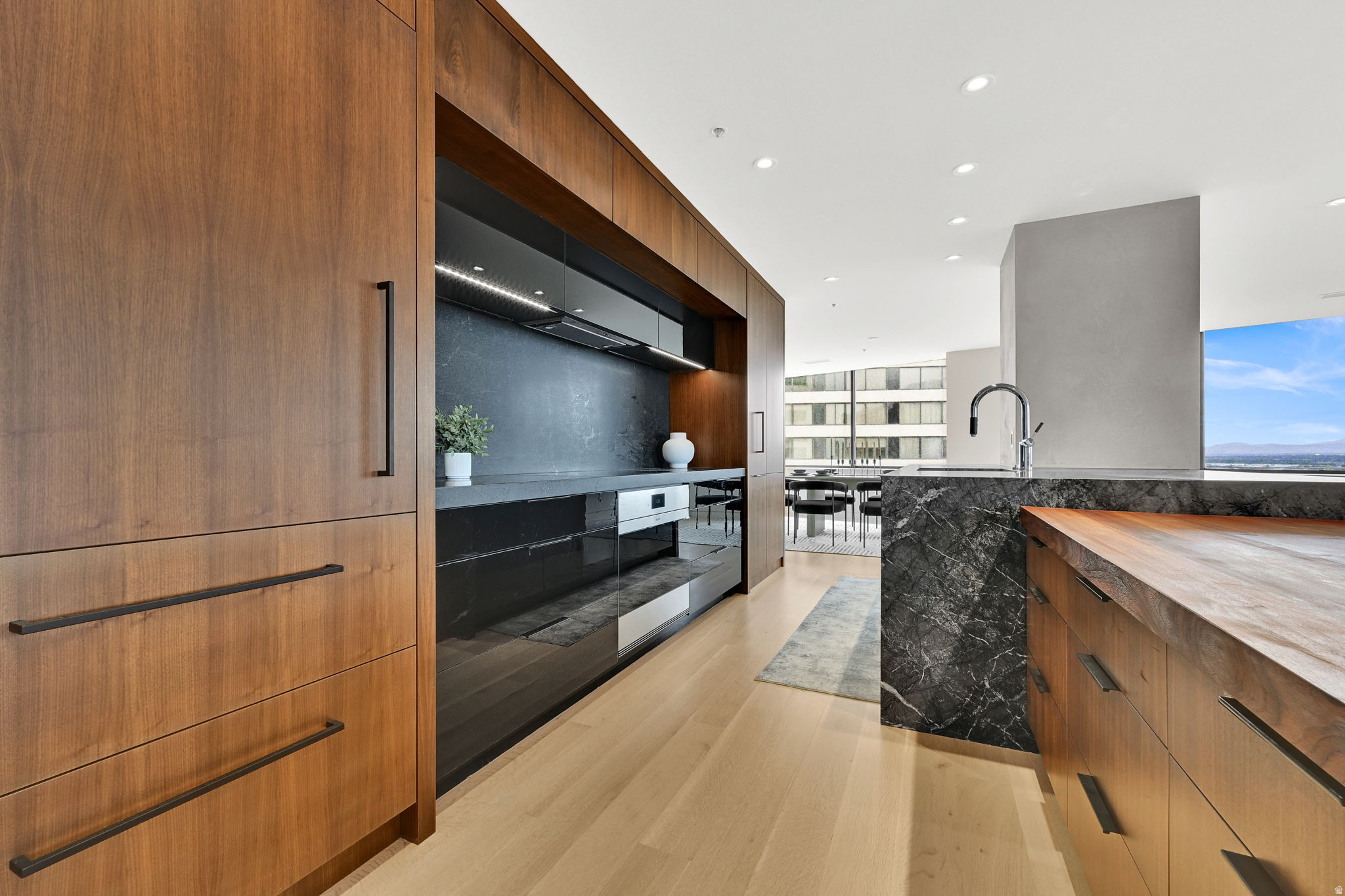 AMERICAN TOWERS - Residential