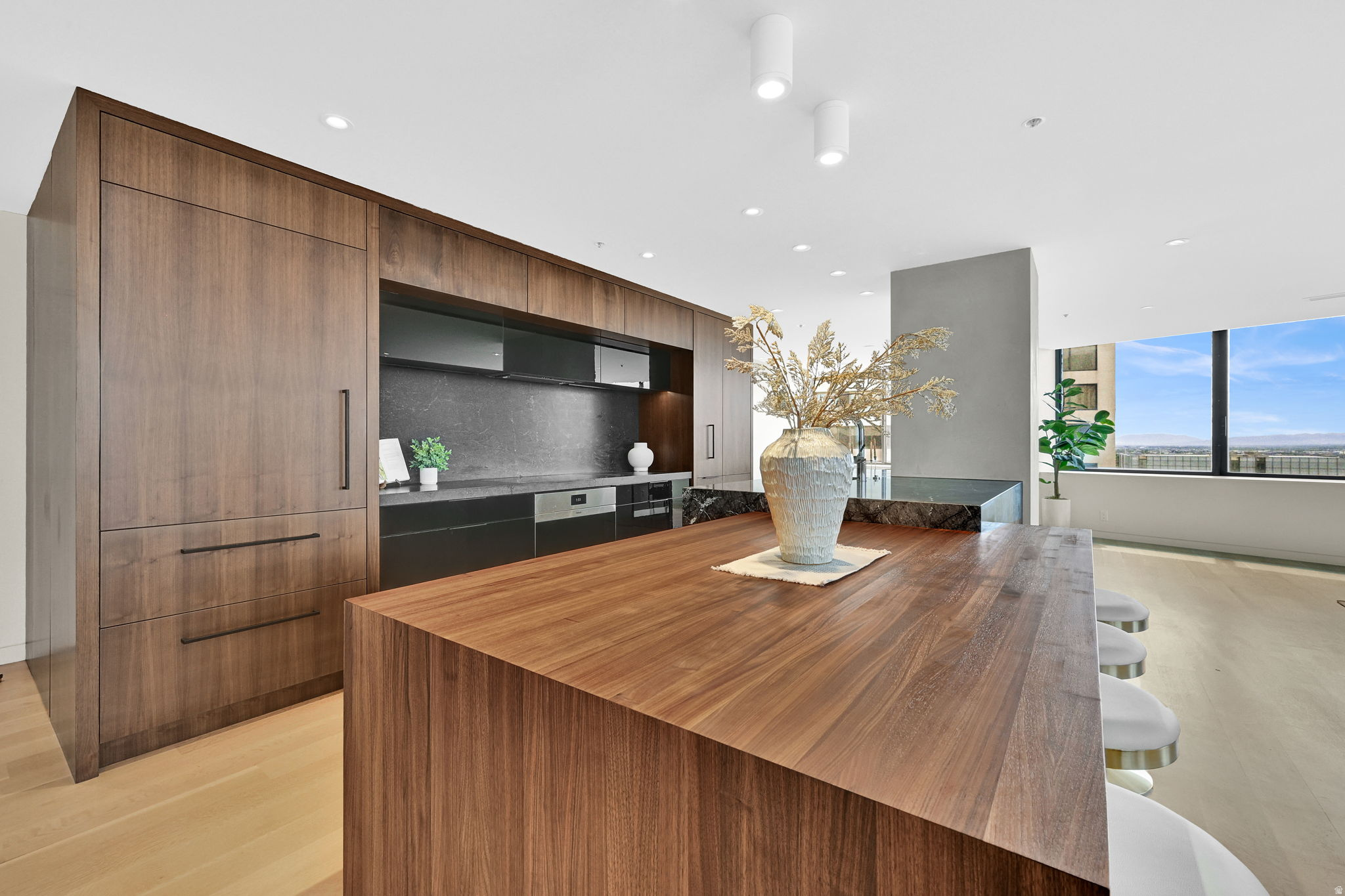 AMERICAN TOWERS - Residential