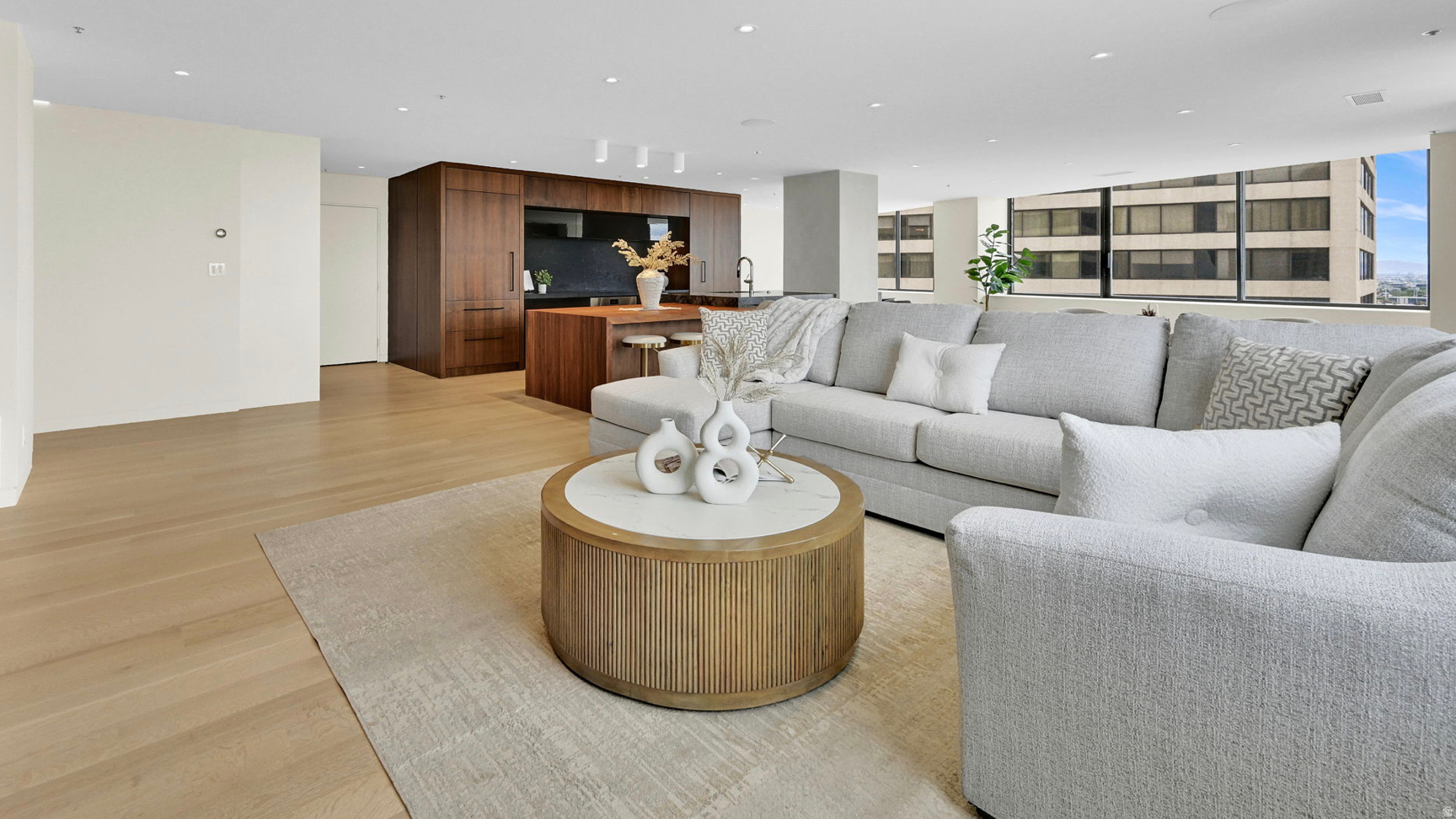 AMERICAN TOWERS - Residential