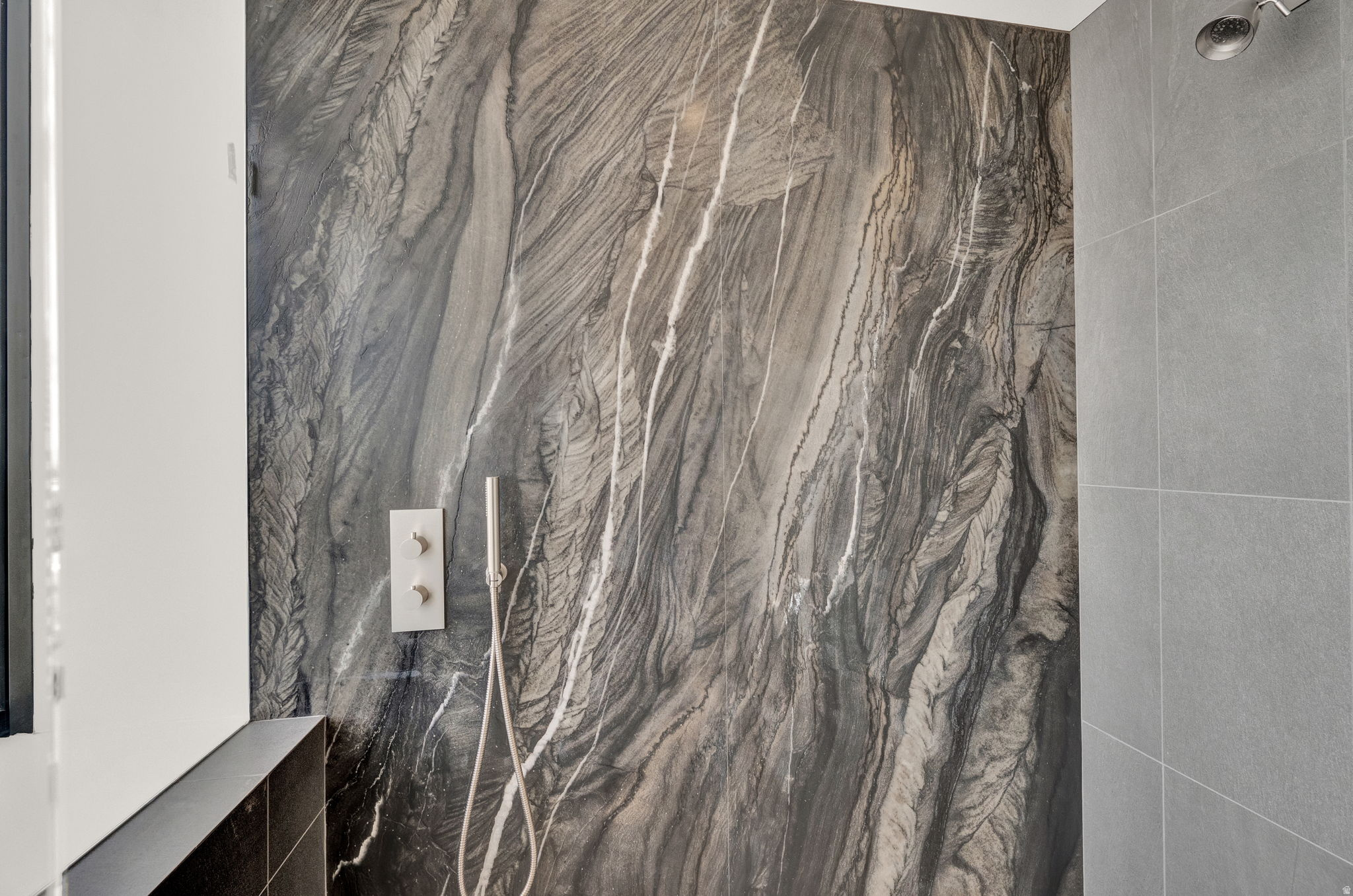 AMERICAN TOWERS - Residential