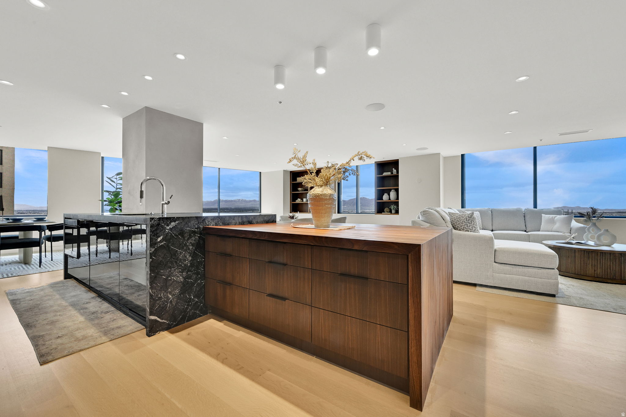 AMERICAN TOWERS - Residential