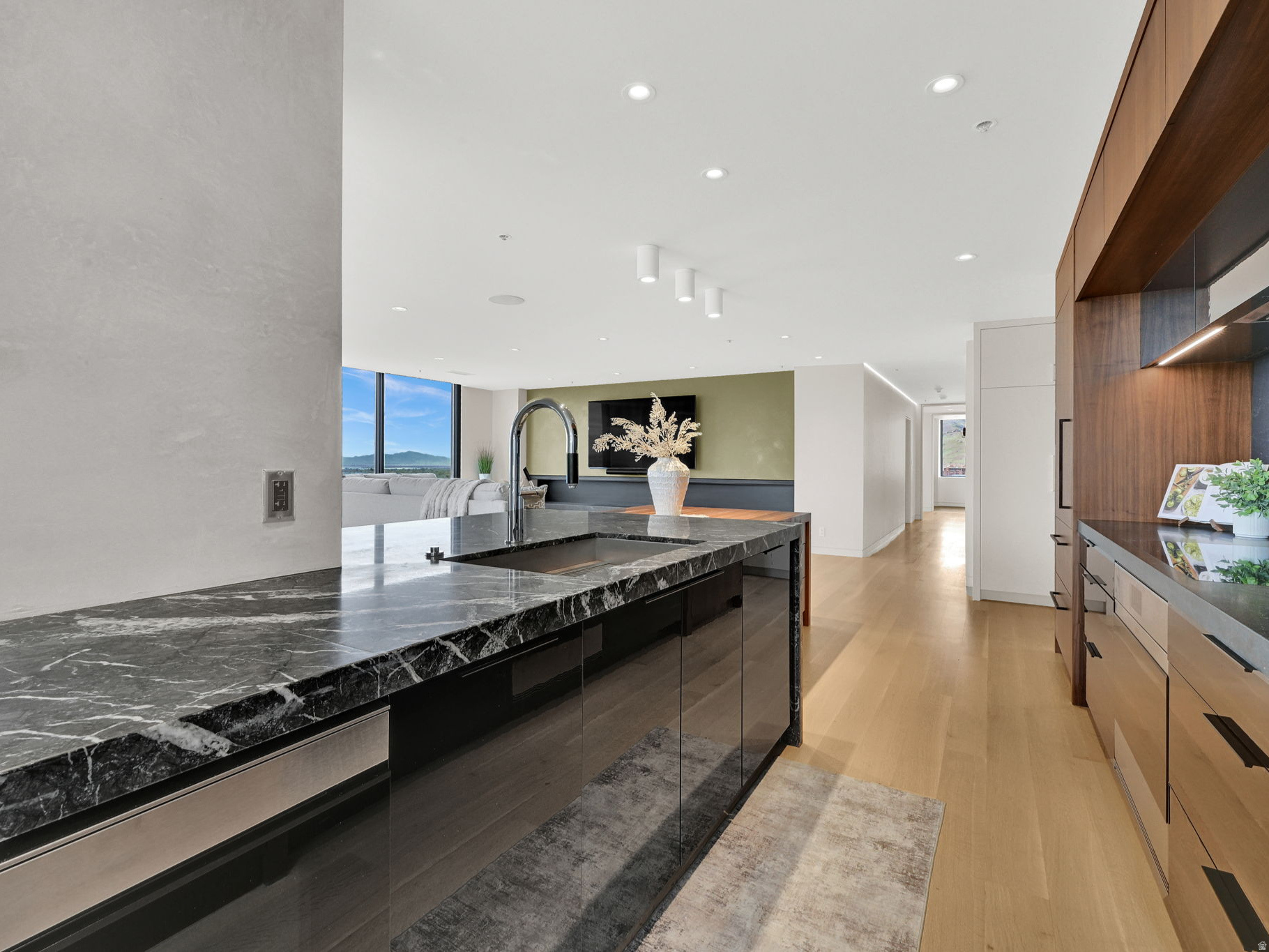 AMERICAN TOWERS - Residential