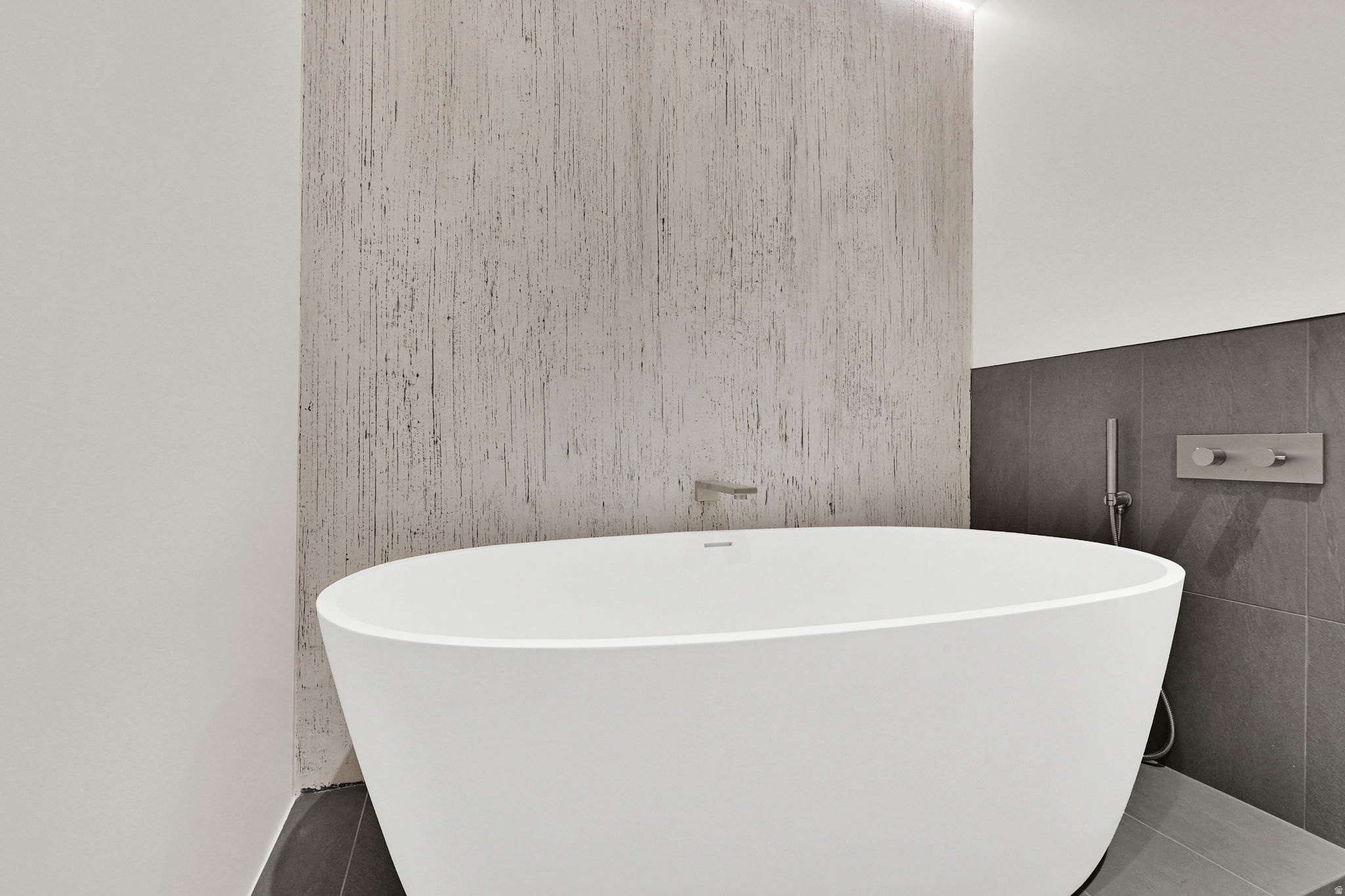 AMERICAN TOWERS - Residential