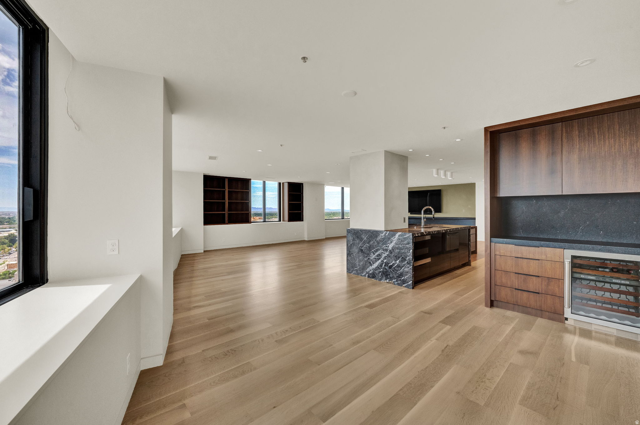 AMERICAN TOWERS - Residential