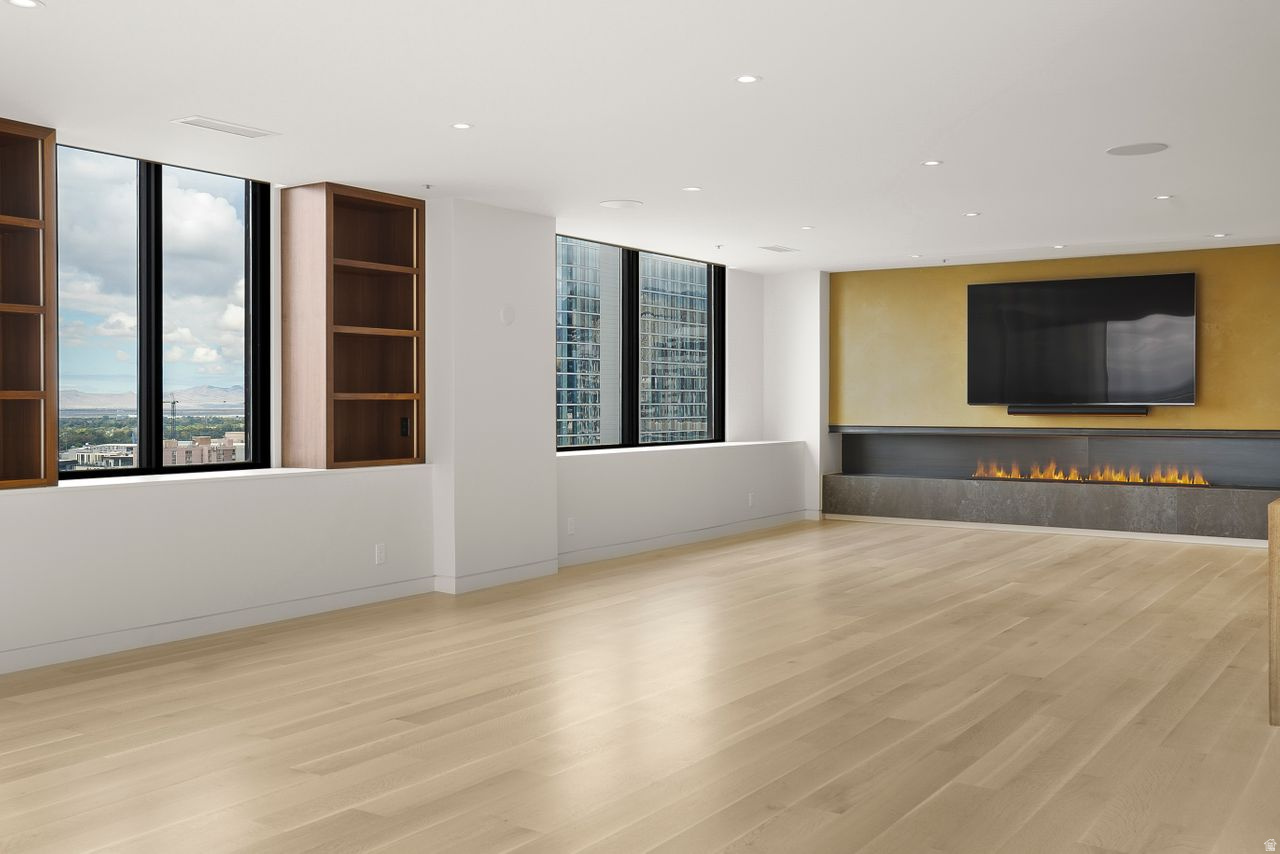 AMERICAN TOWERS - Residential