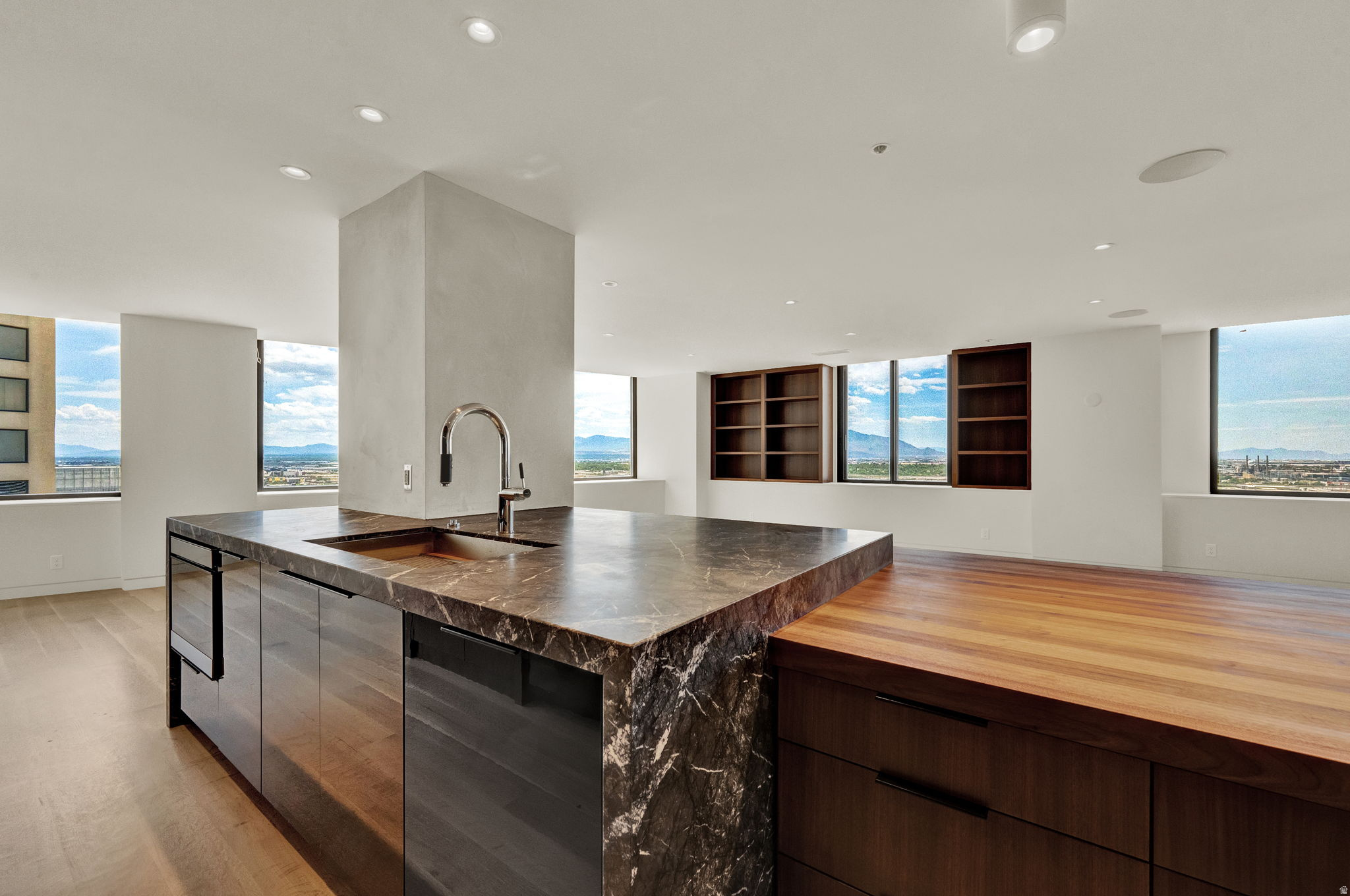 AMERICAN TOWERS - Residential