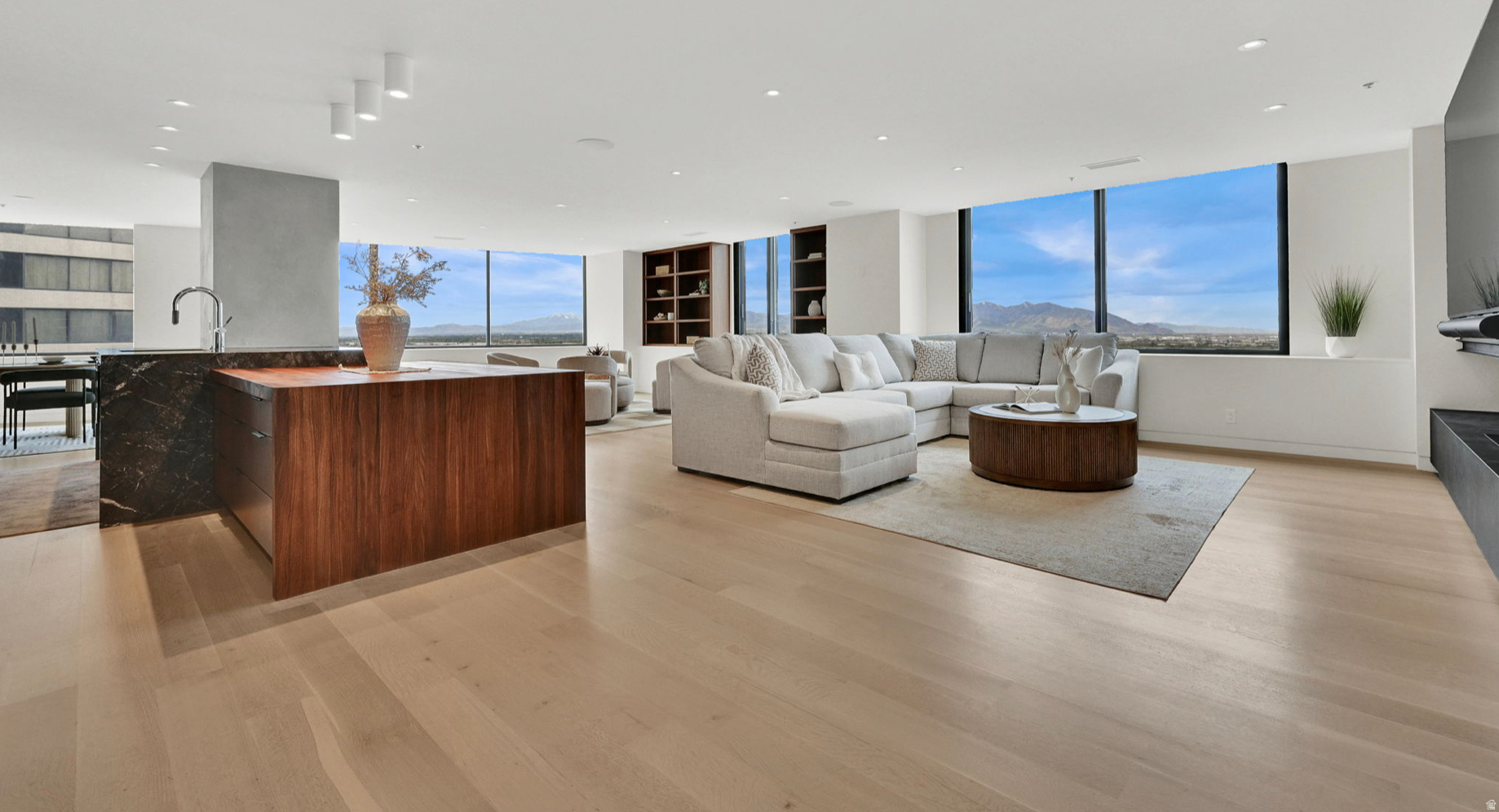 AMERICAN TOWERS - Residential