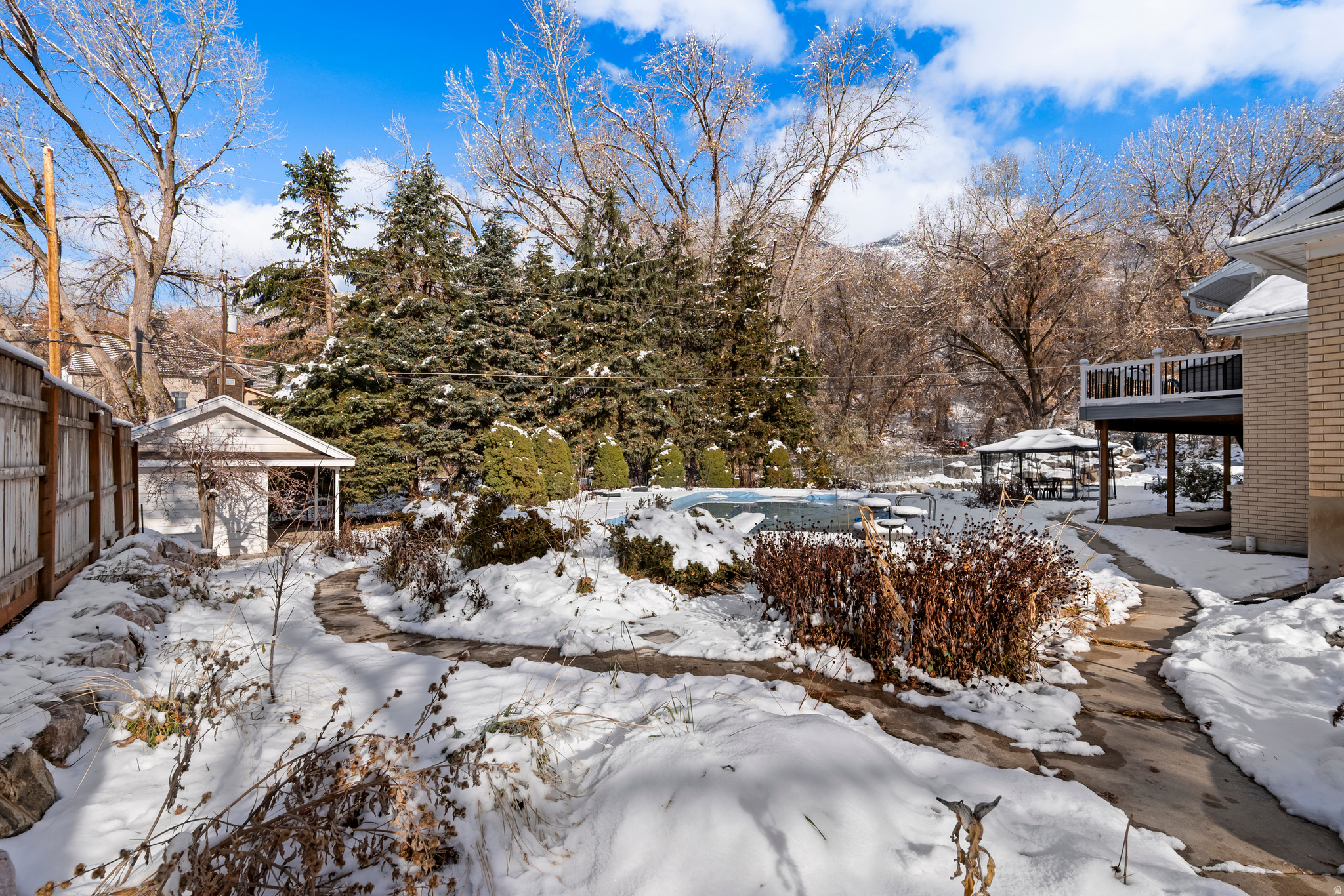 WOODLAND ESTATES - Residential