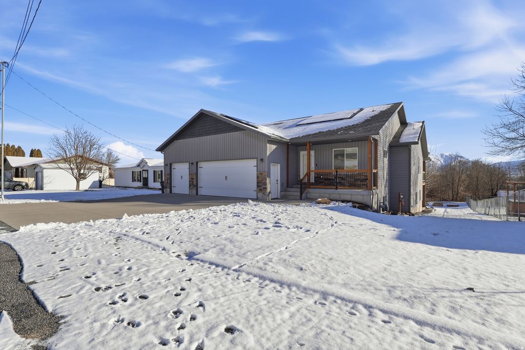 Photo of 74 N 200 W, Wellsville, UT 84339 (MLS # 2136160)