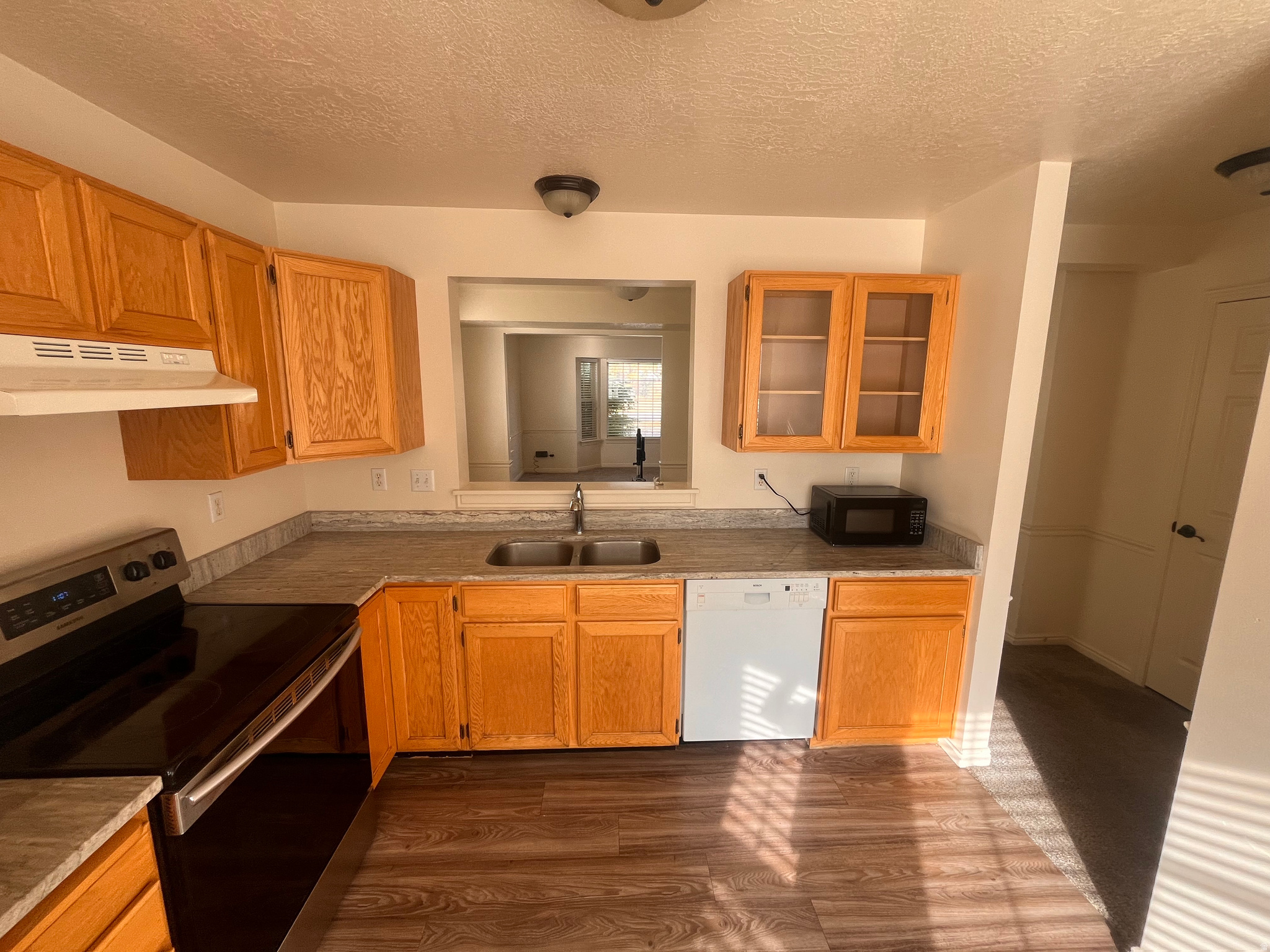 CREEKSIDE TOWNHOMES - Residential