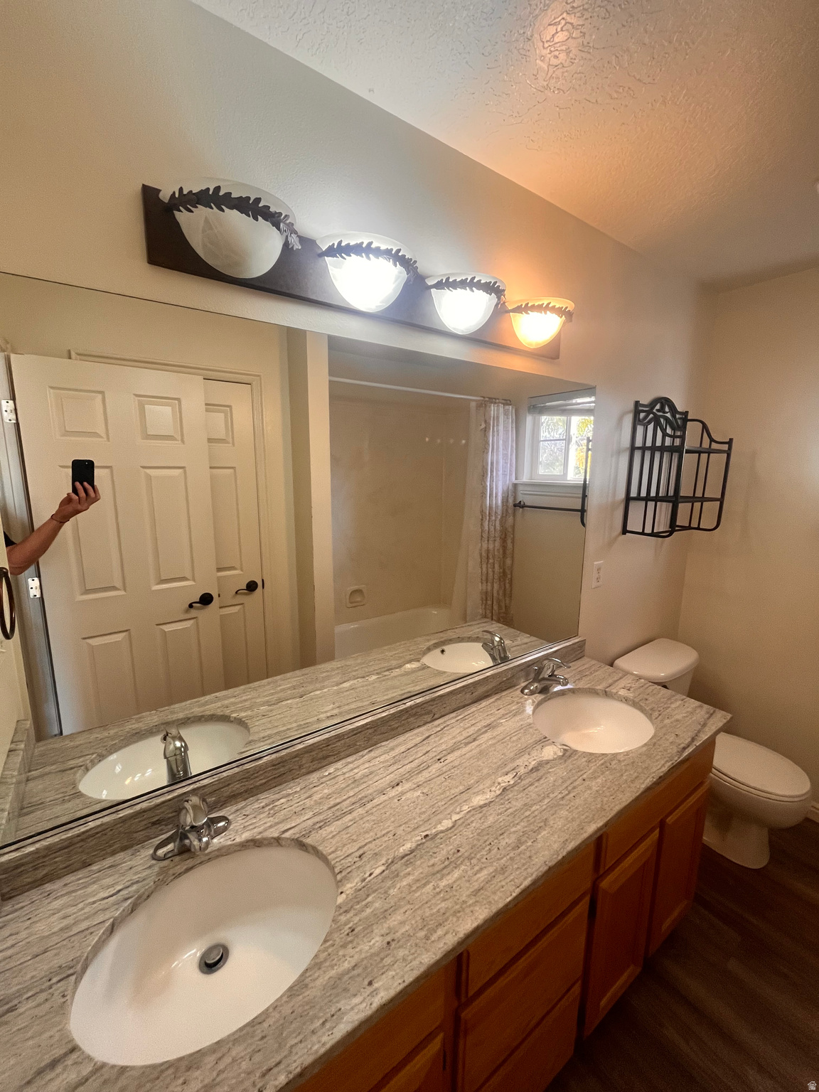 CREEKSIDE TOWNHOMES - Residential