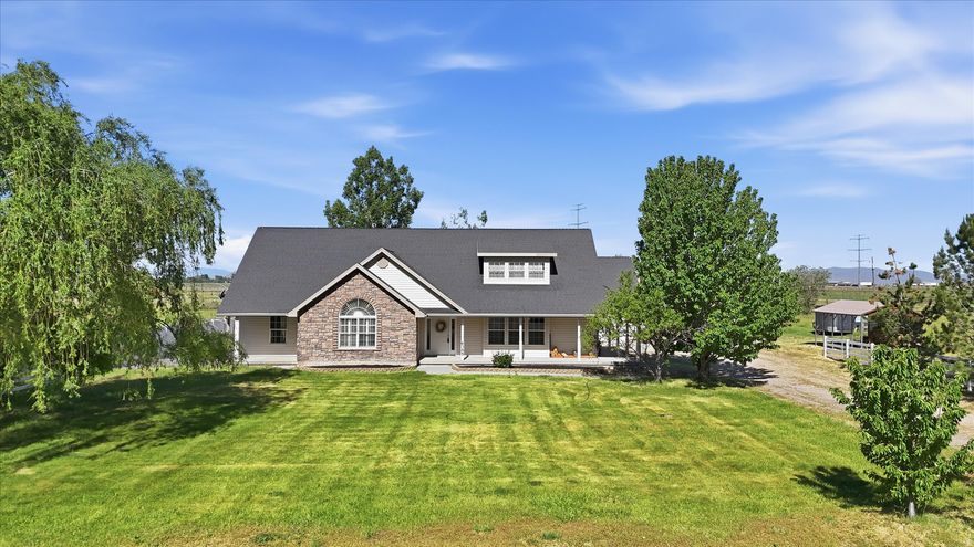 Country living with functionality and charm! This horse property includes fenced pastures ready for animals, mature shade trees that add character and comfort, and a versatile shop with a cement floor. Perfect for hobbies, storage, or agricultural use.