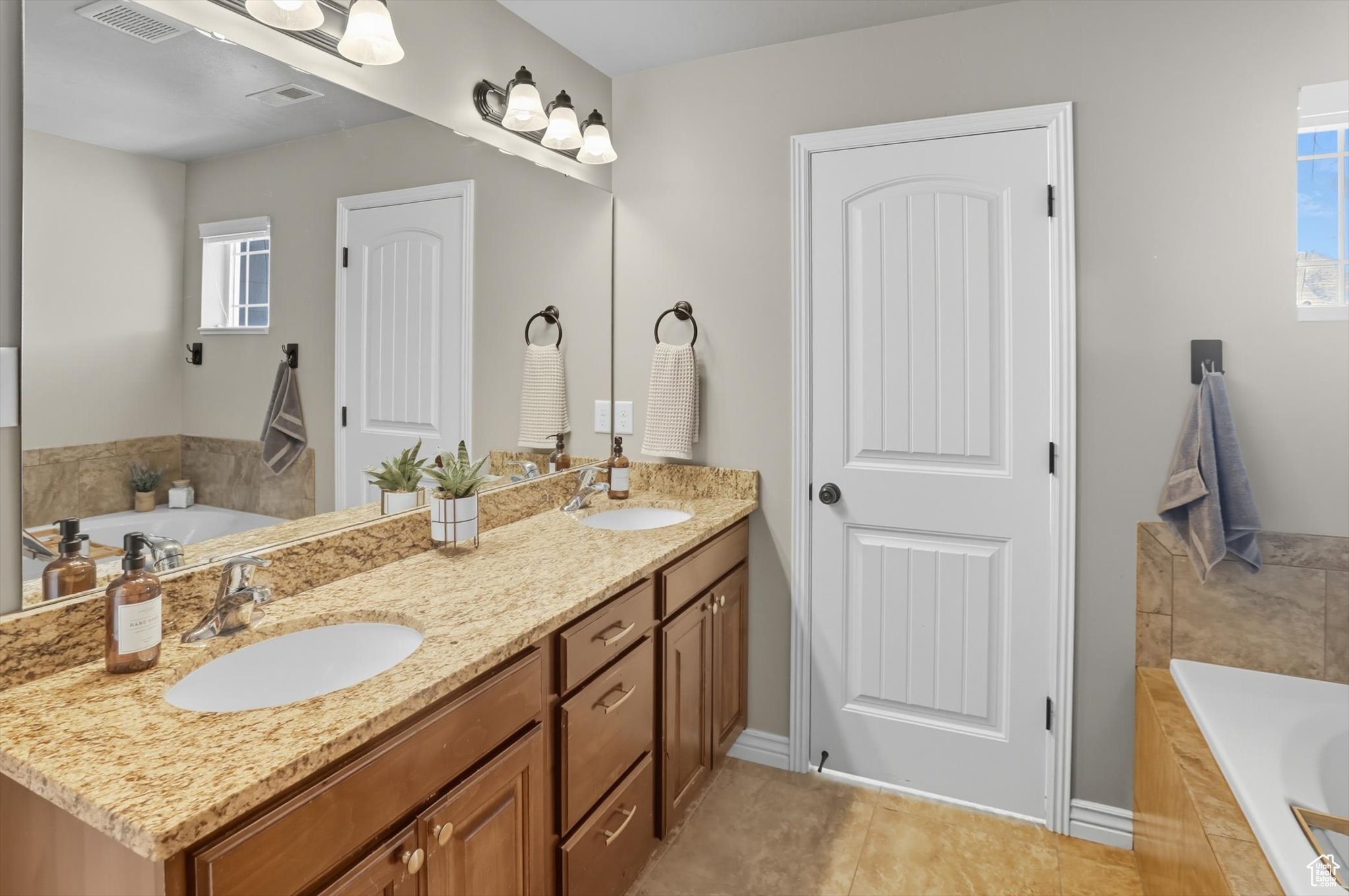 STOKER GARDENS - Residential