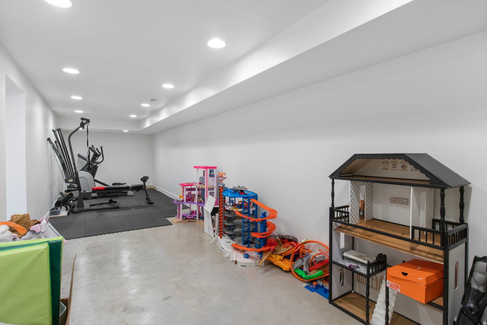 OLD FARM ESTATES - Residential