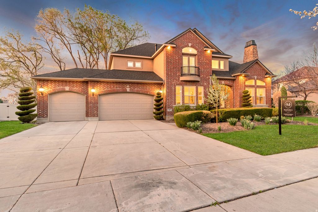 Photo of 329 E BROWN FARM LN S, Draper, UT 84020 (MLS # 2145687)