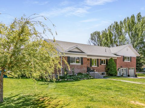 Photo of 478 S 7600 E, Huntsville, UT 84317 (MLS # 2159552)