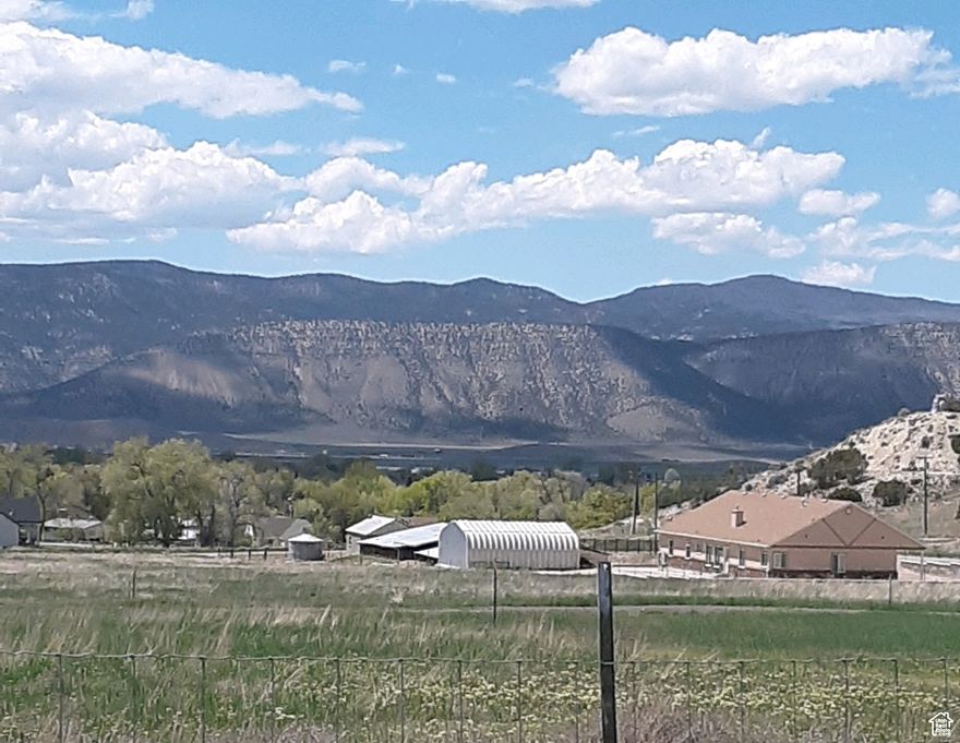 Build your perfect dream home located in one of the most desirable areas of Manti, Utah with beautiful valley and mountain views.