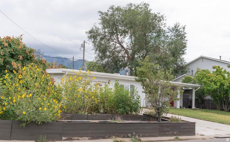 Photo of 10381 S ZINNIA WAY, White City, UT 84094 (MLS # 2183651)