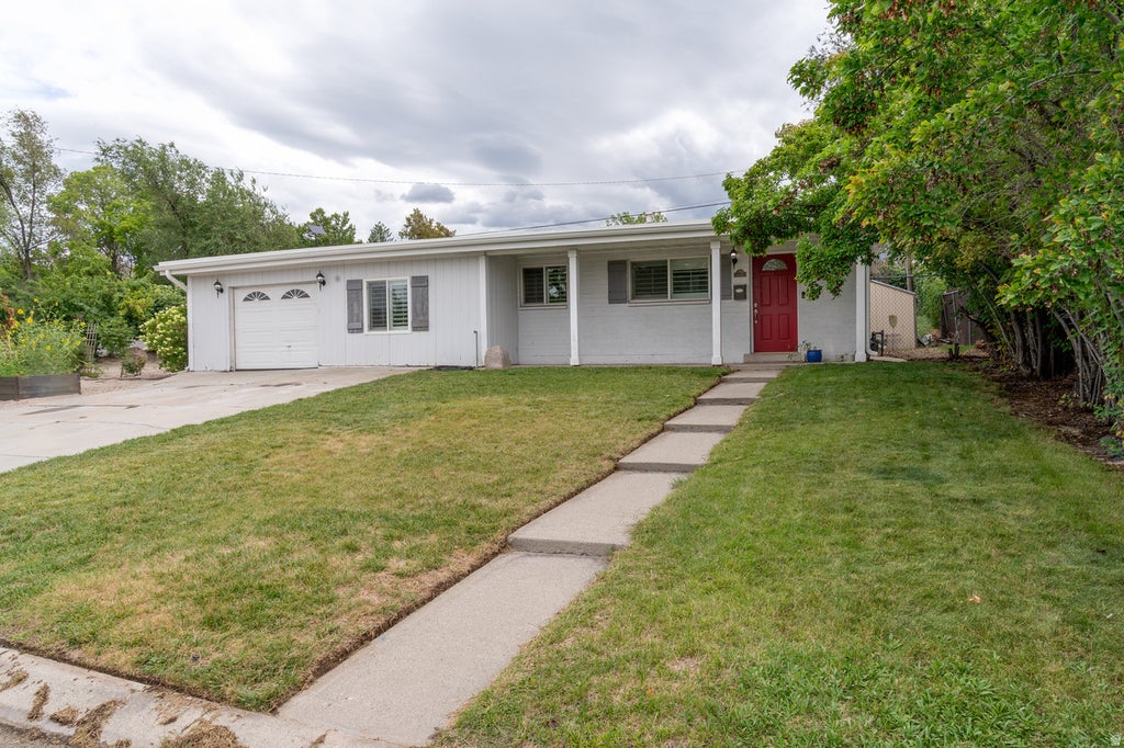 Photo of 10381 S ZINNIA WAY, White City, UT 84094 (MLS # 2183651)