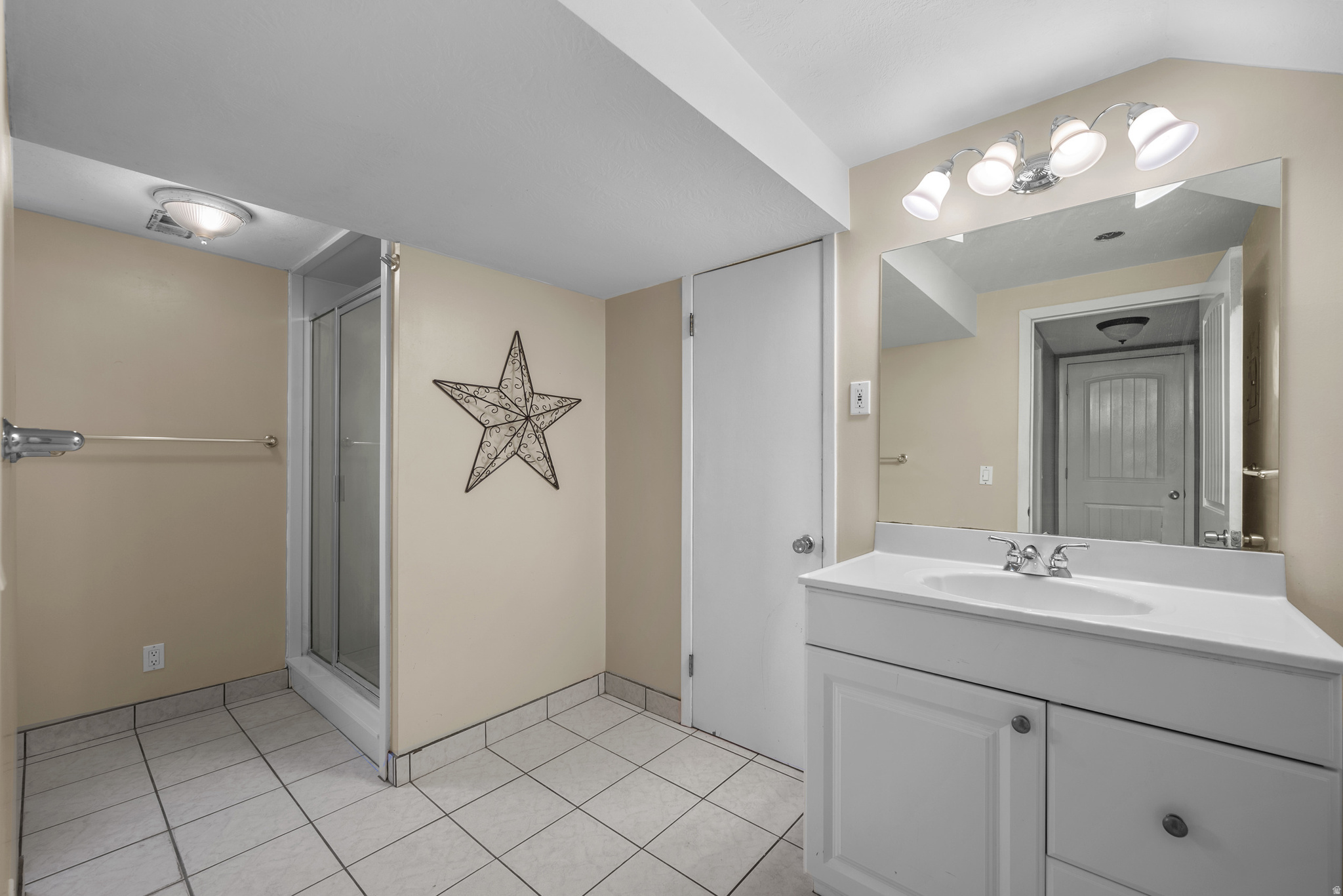 COUNTRY ESTATES #4 - Residential