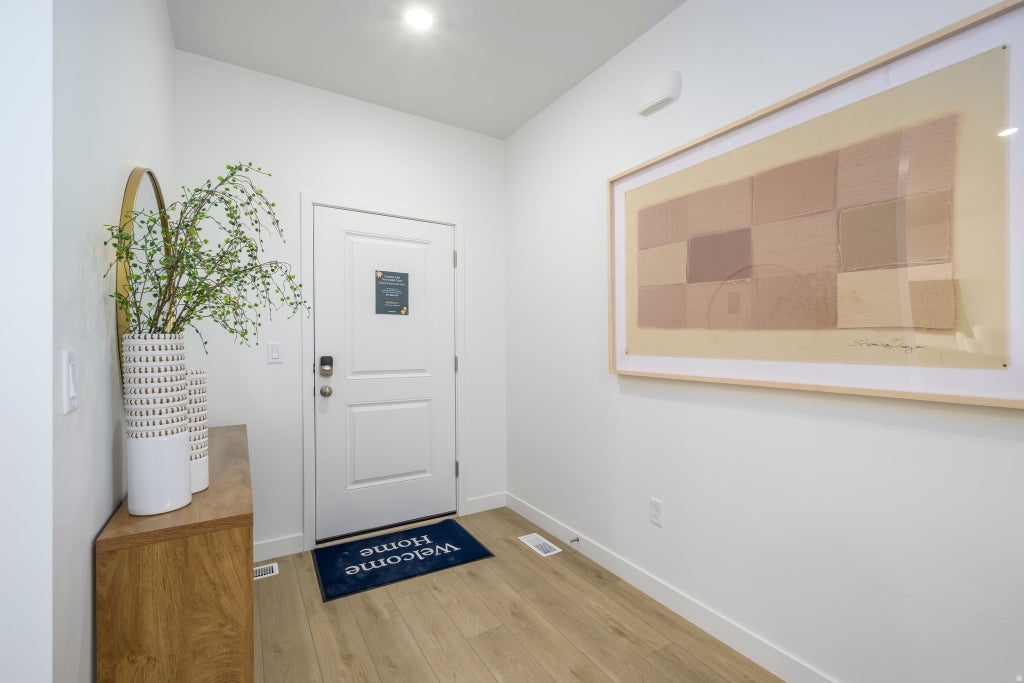 Photo of 1736 W VIOLA LN #3013, Saratoga Springs, UT 84045 (MLS # 2182044)