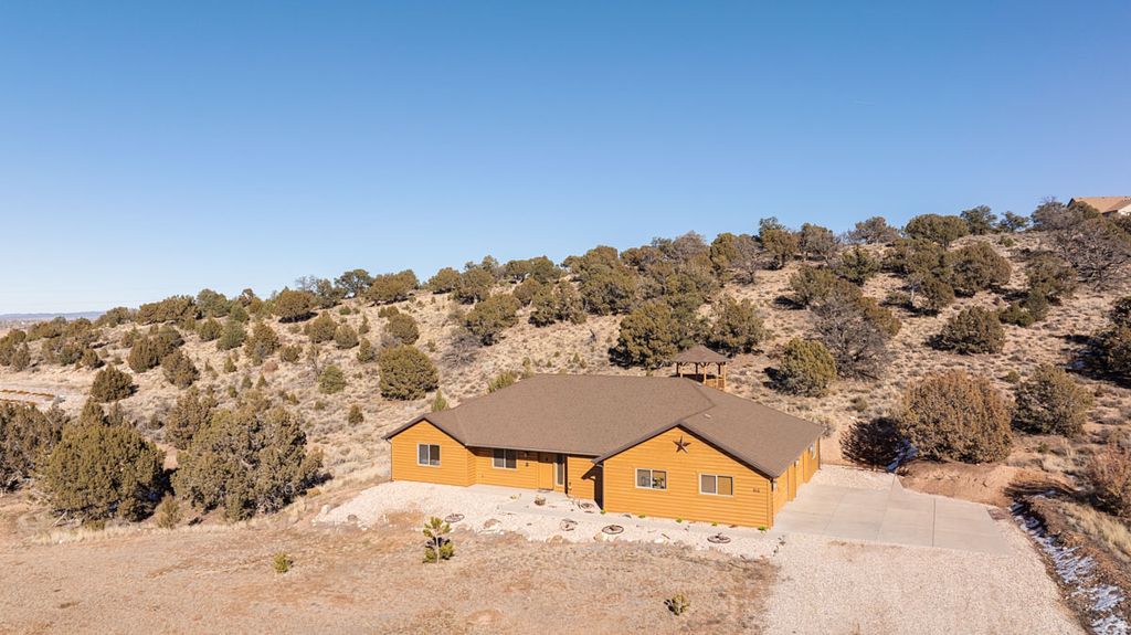 Photo of 915 S CANYON DR, Cedar City, UT 84720 (MLS # 2131800)