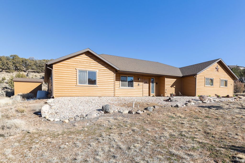 Photo of 915 S CANYON DR, Cedar City, UT 84720 (MLS # 2131800)