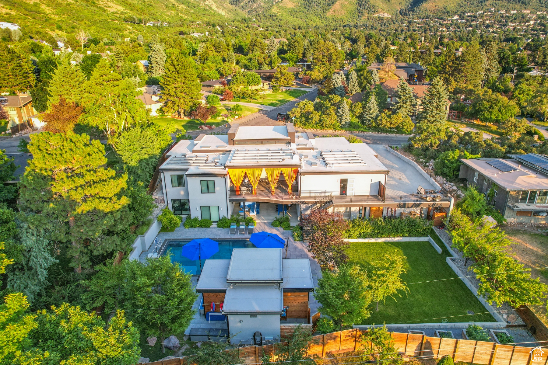 Salt Lake City, Utah 84124, United States, 5 Bedrooms Bedrooms, ,6 BathroomsBathrooms,Residential,Pending,8240