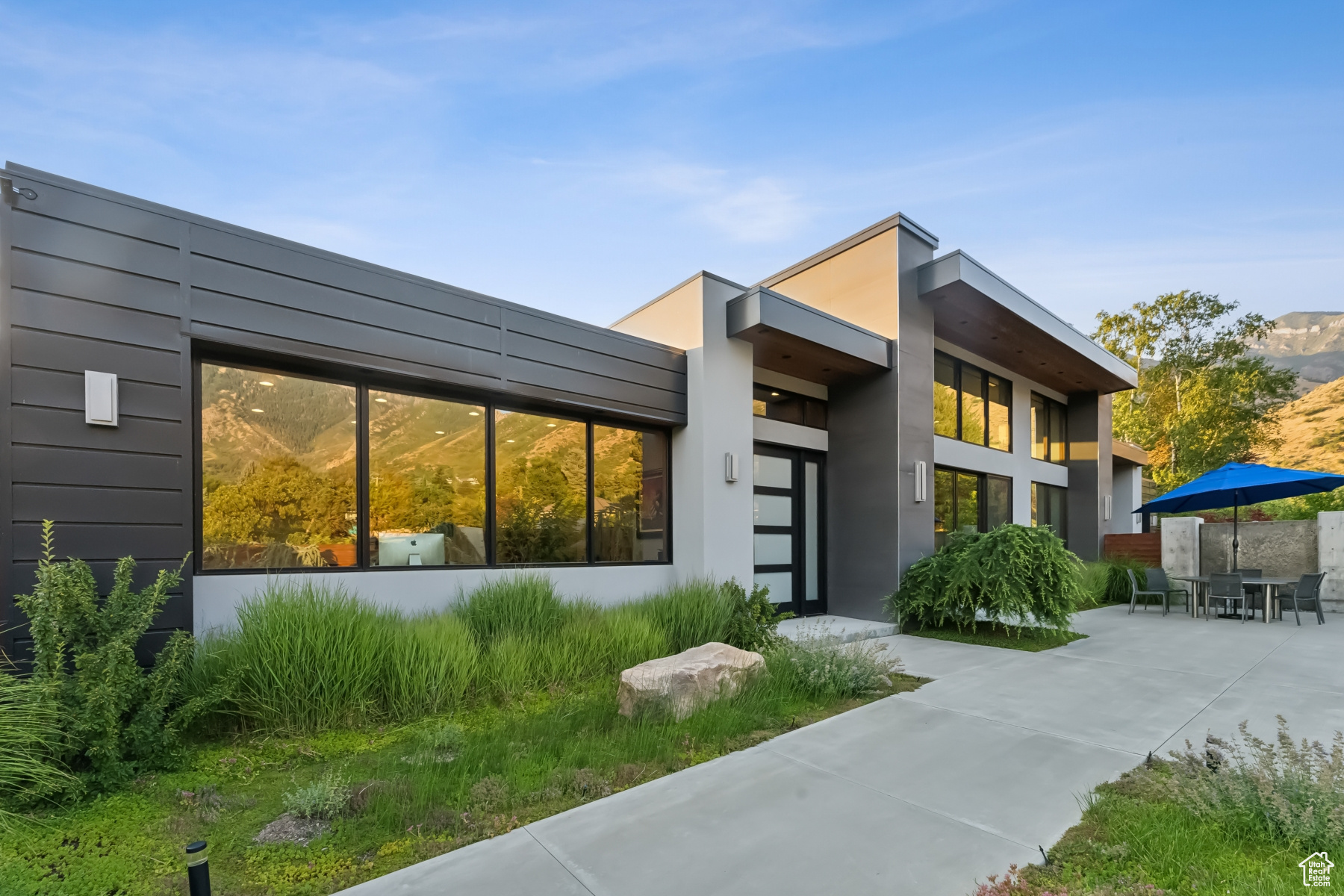 Salt Lake City, Utah 84124, United States, 5 Bedrooms Bedrooms, ,6 BathroomsBathrooms,Residential,Pending,8240