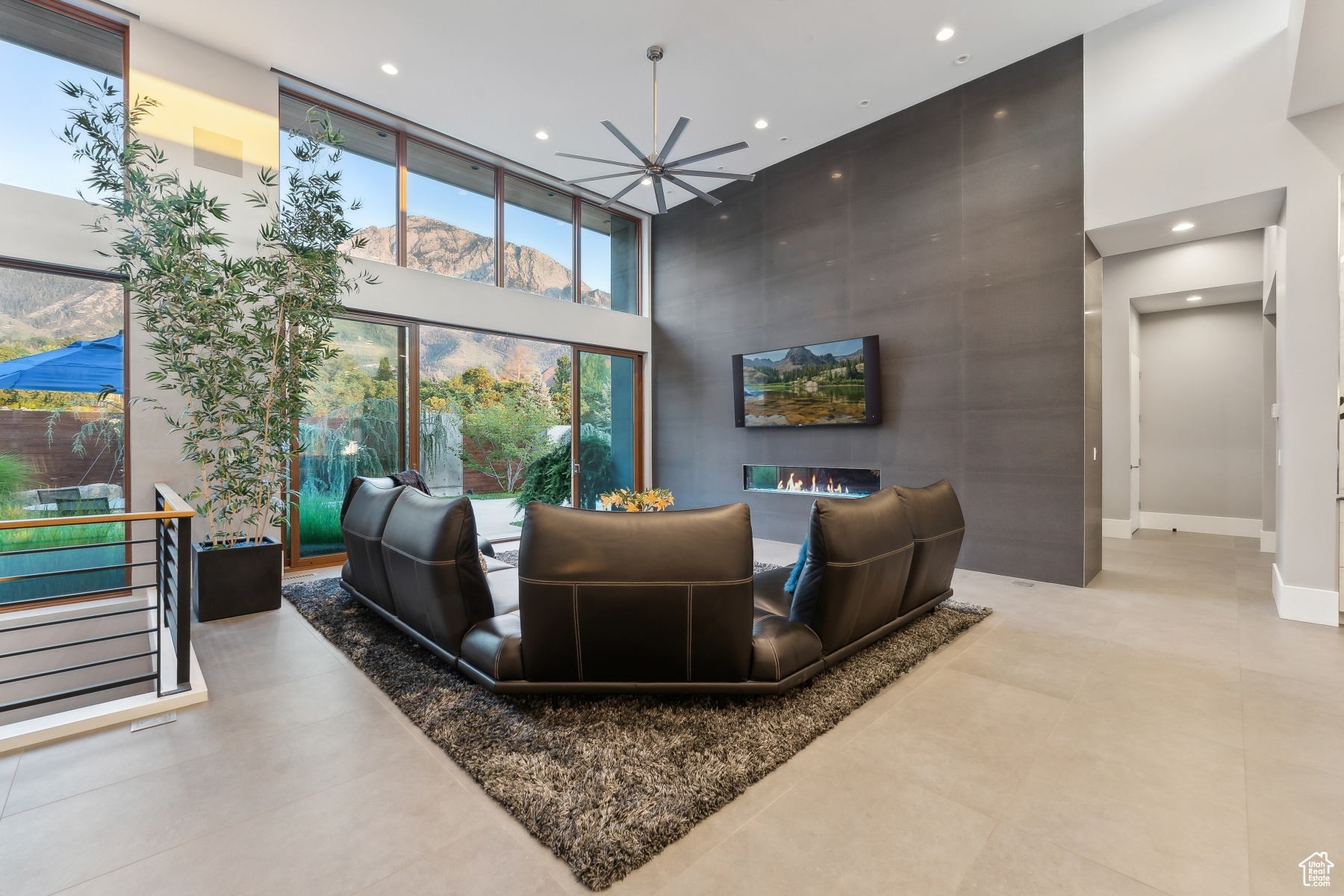 Salt Lake City, Utah 84124, United States, 5 Bedrooms Bedrooms, ,6 BathroomsBathrooms,Residential,Pending,8240