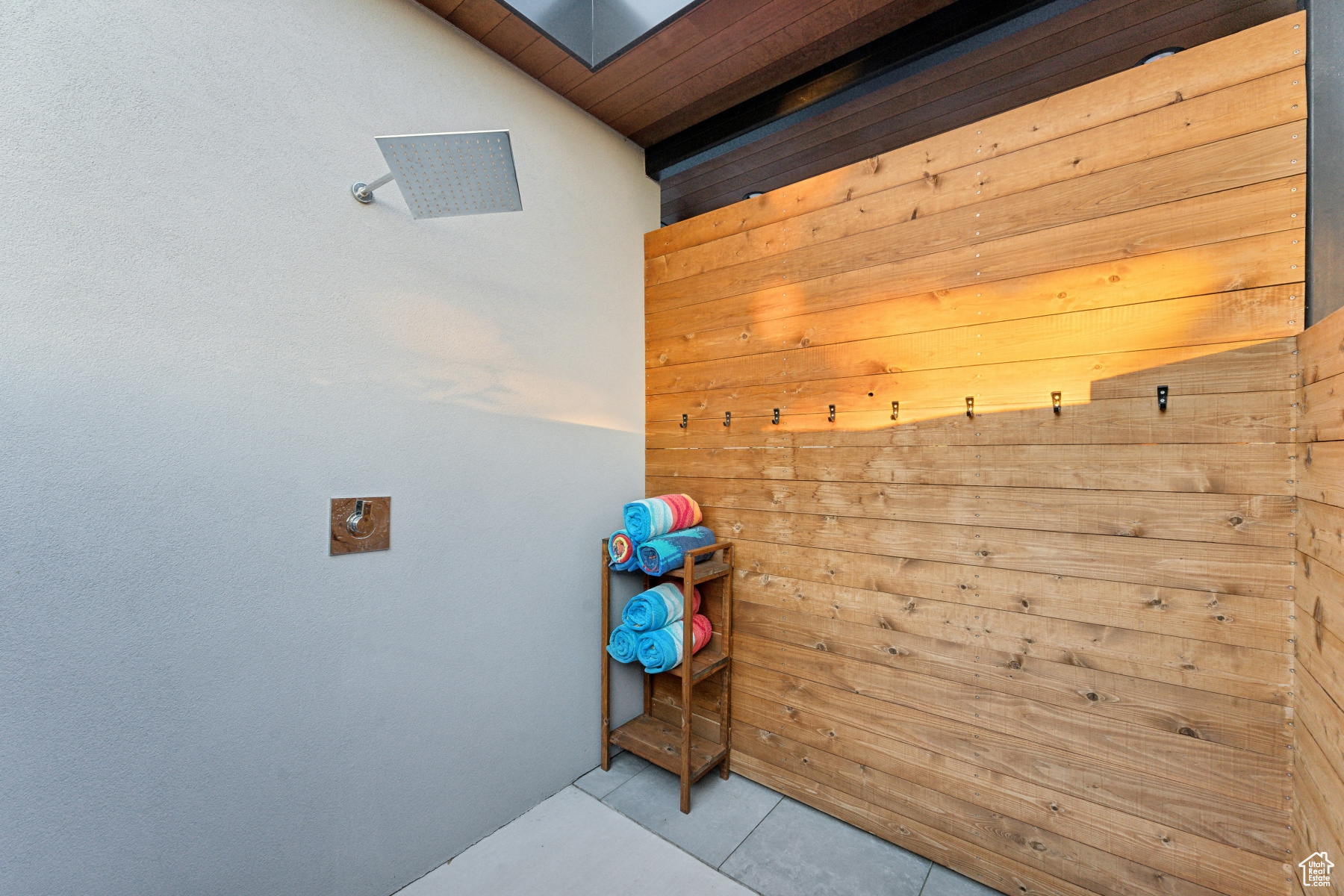 Salt Lake City, Utah 84124, United States, 5 Bedrooms Bedrooms, ,6 BathroomsBathrooms,Residential,Pending,8240