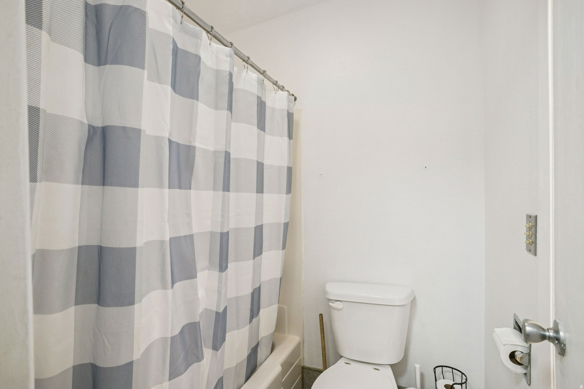 RED PINE CONDOS - Residential