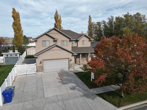 Photo of 168 E BROOKSHIRE DR, Saratoga Springs, UT 84045 (MLS # 2121517)