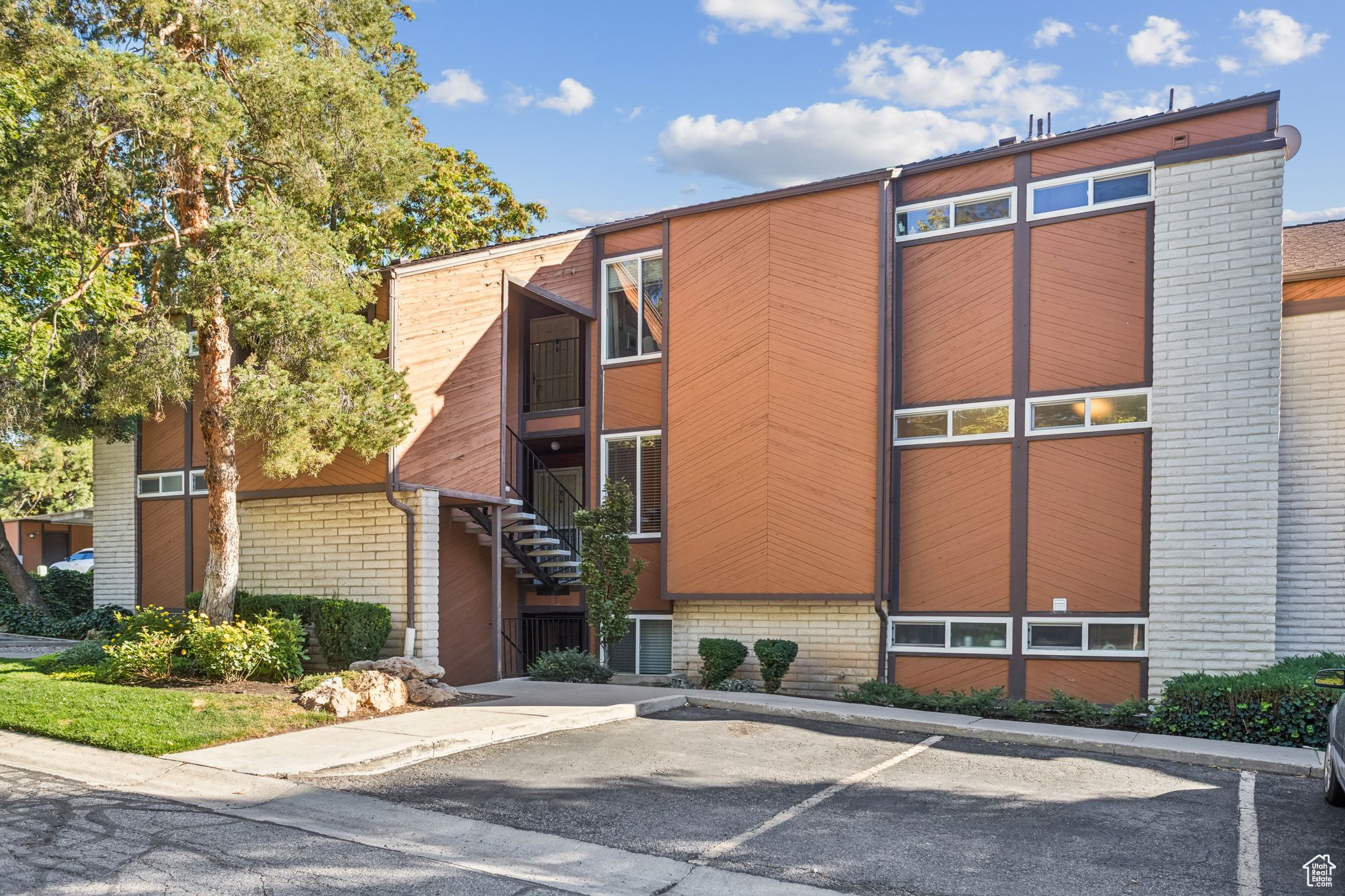 WOOD HOLLOW CONDM - Residential
